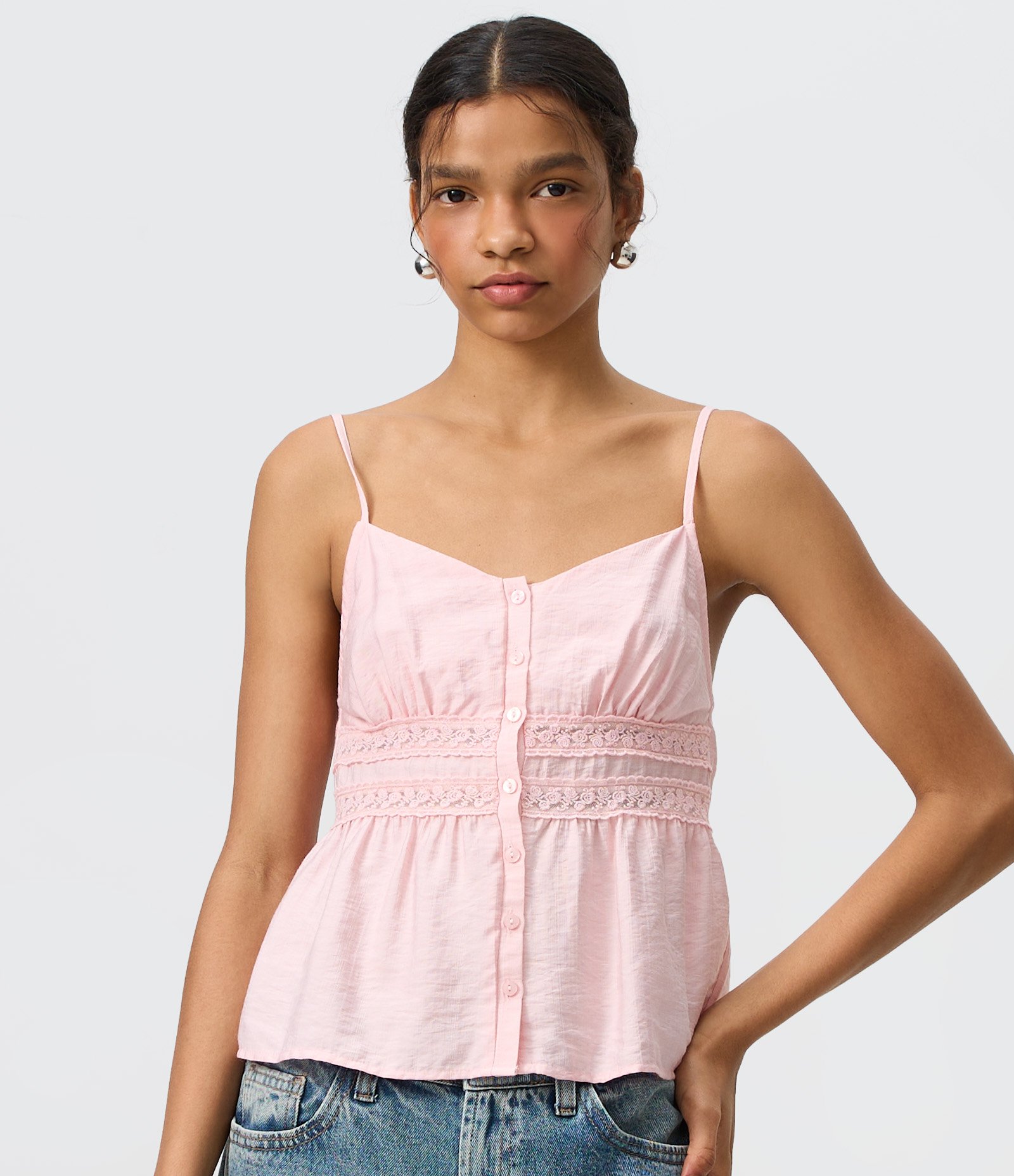 Blusa de Alcinha em Viscose Acetinada com Botões e Detalhe em Renda Rosa 2