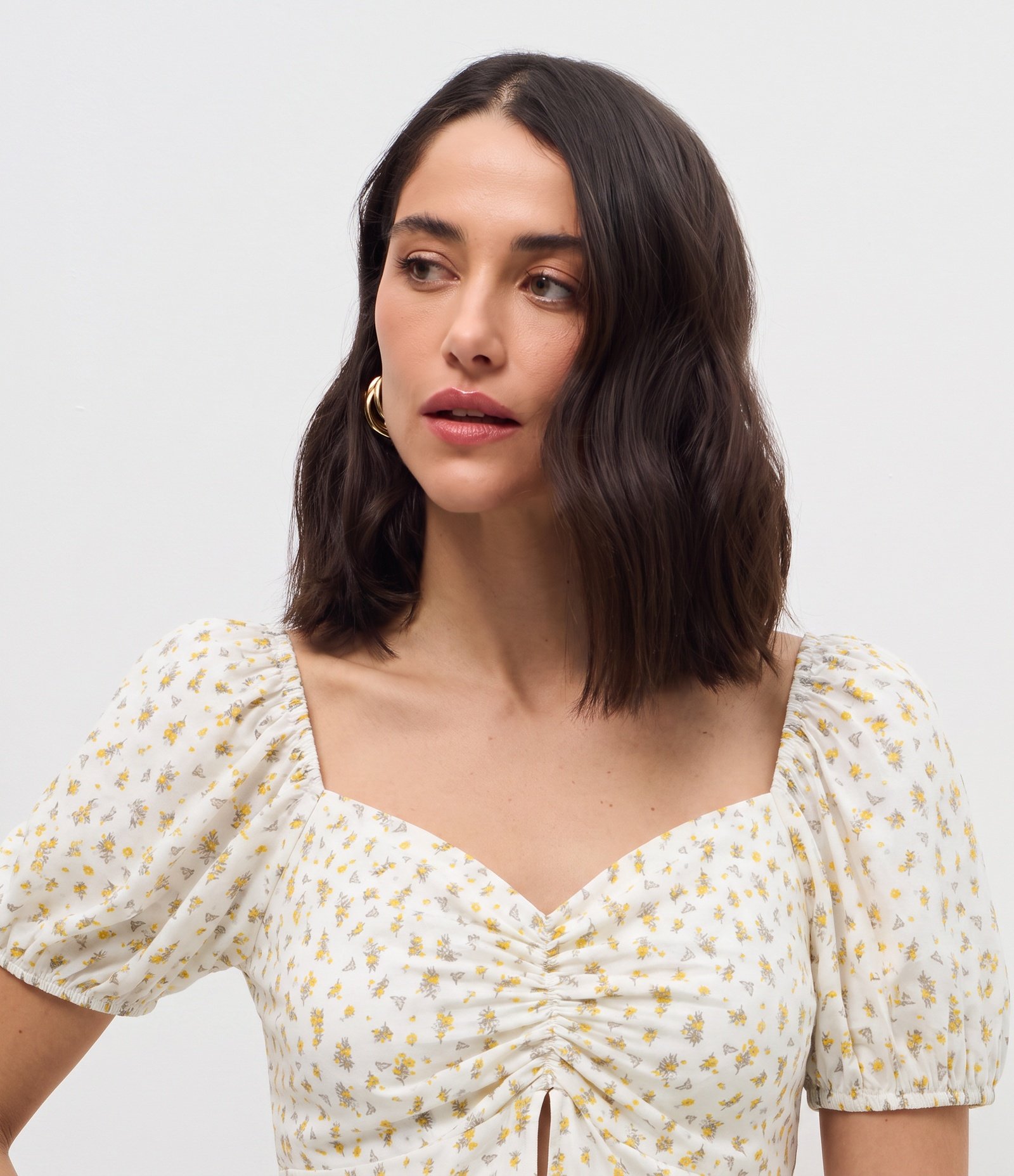 Blusa Floral com Manga Bufante e Franzidos Off White 3
