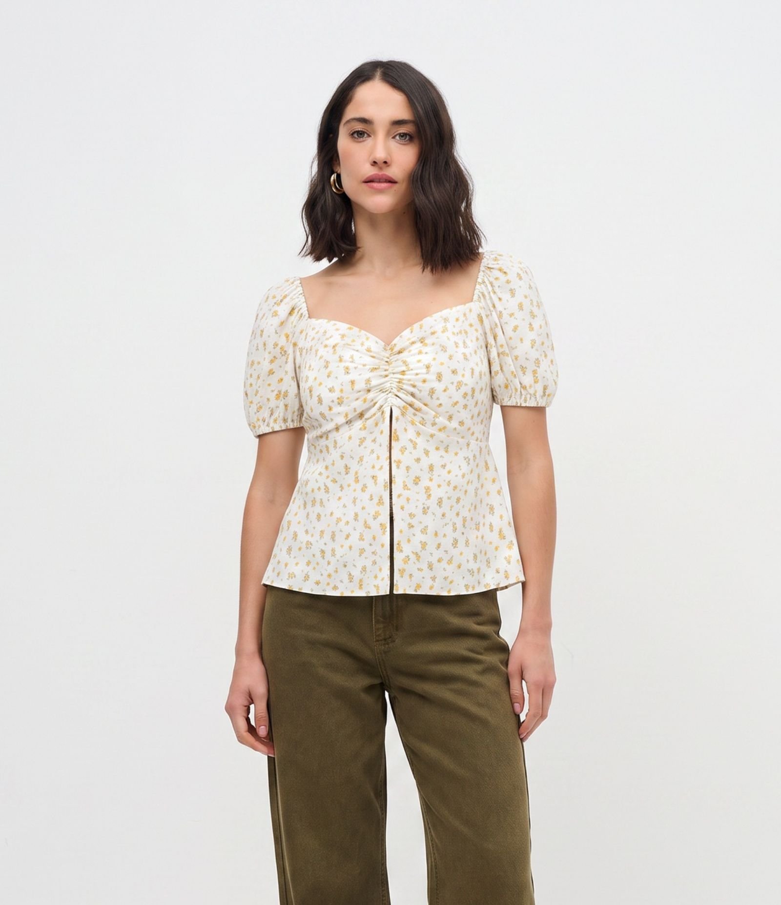 Blusa Floral com Manga Bufante e Franzidos Off White 1