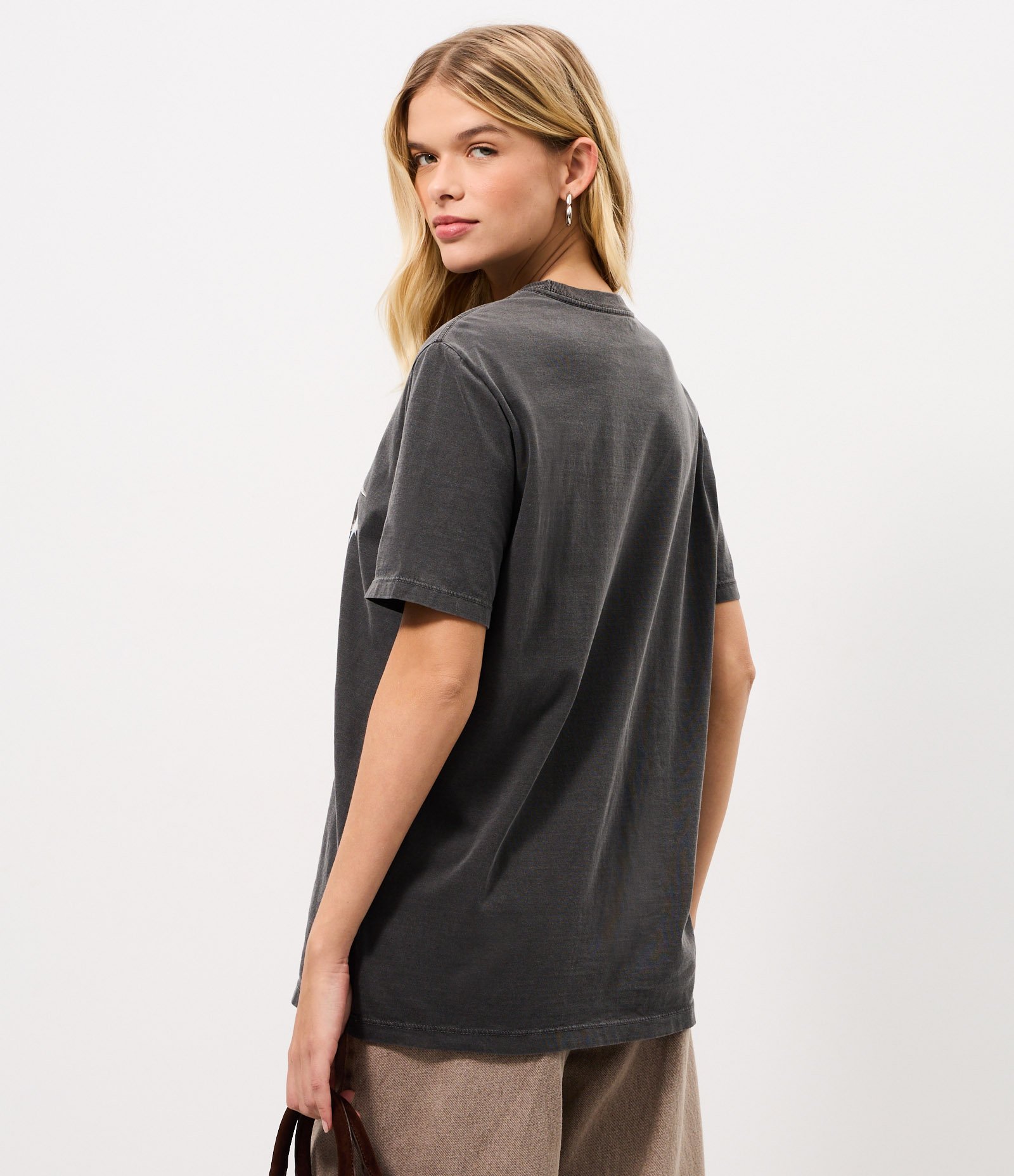 Camiseta em Algodão com Estampa Tyla e Efeito Lavado Preto 4