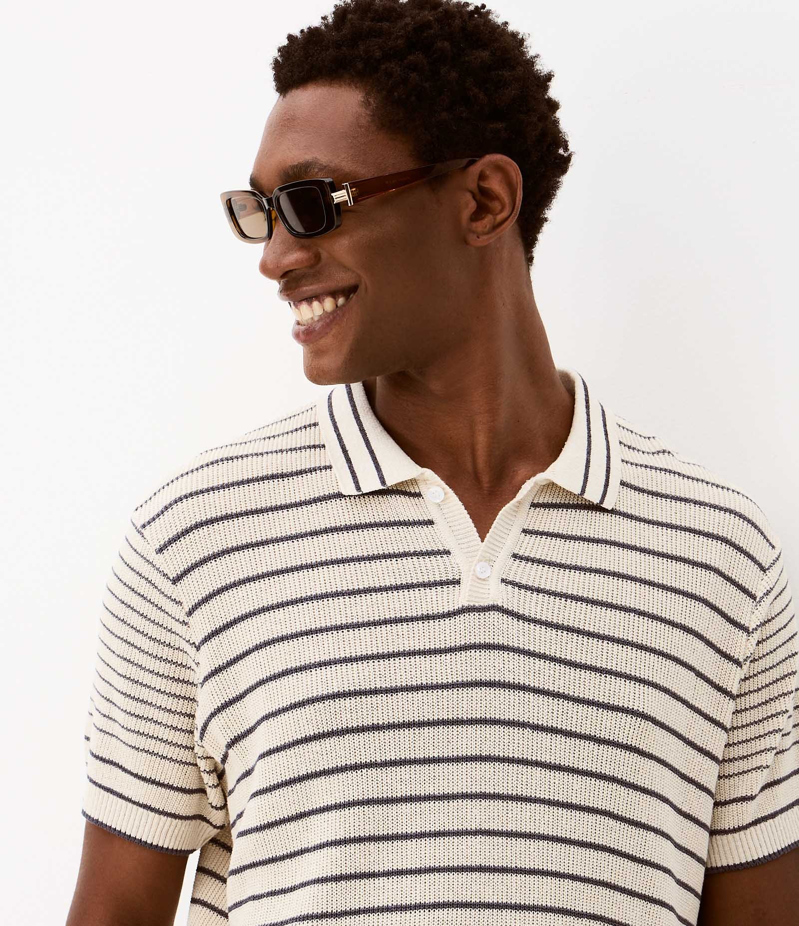 Camisa Polo em Tricô Listrado com Botões Bege 2