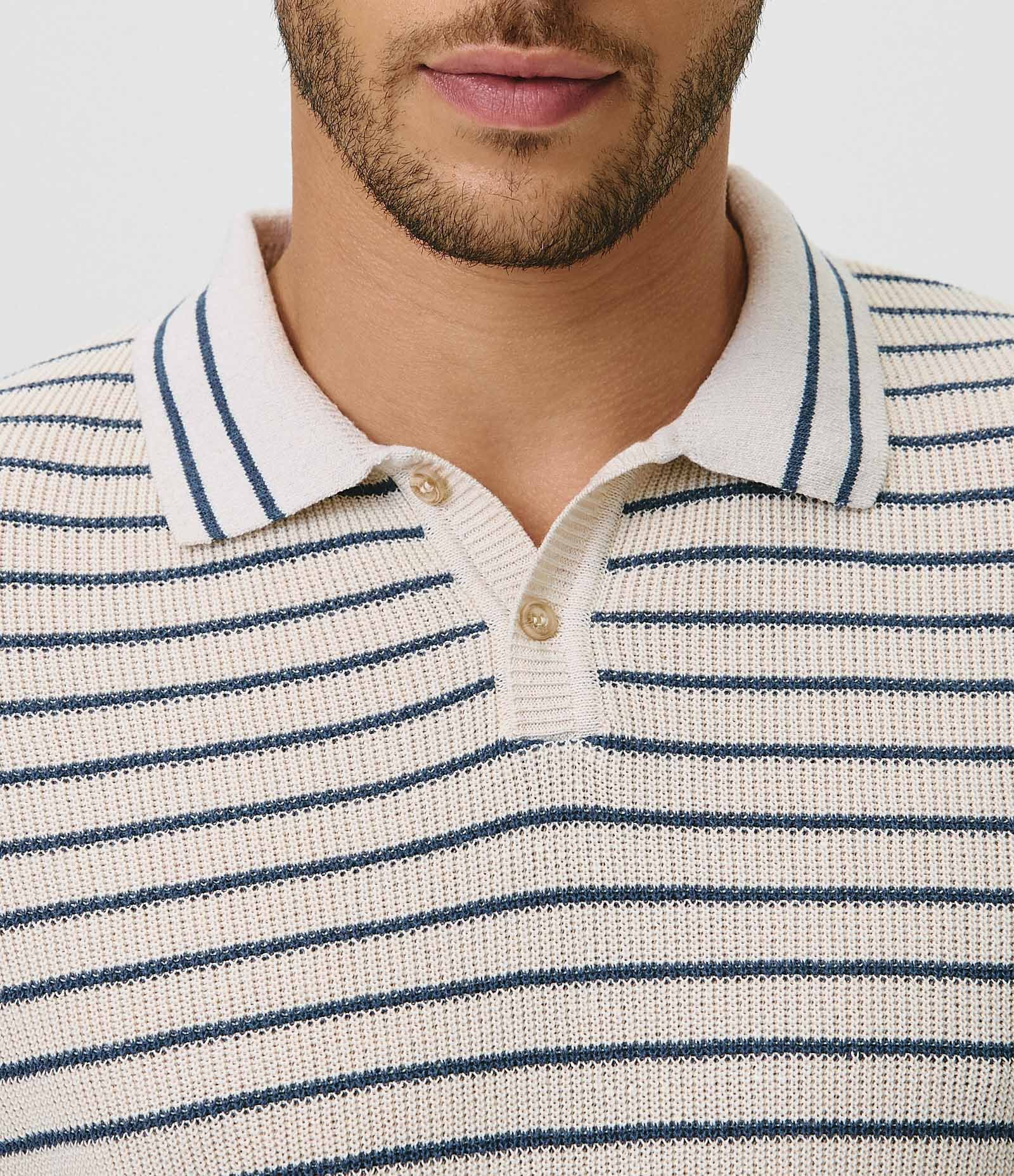 Camisa Polo em Tricô Listrado com Botões Bege 4