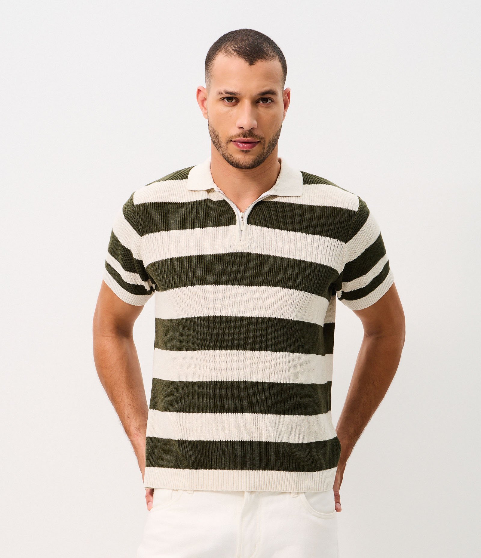 Polo Regular Listrada Texturizada com Zíper Verde 4