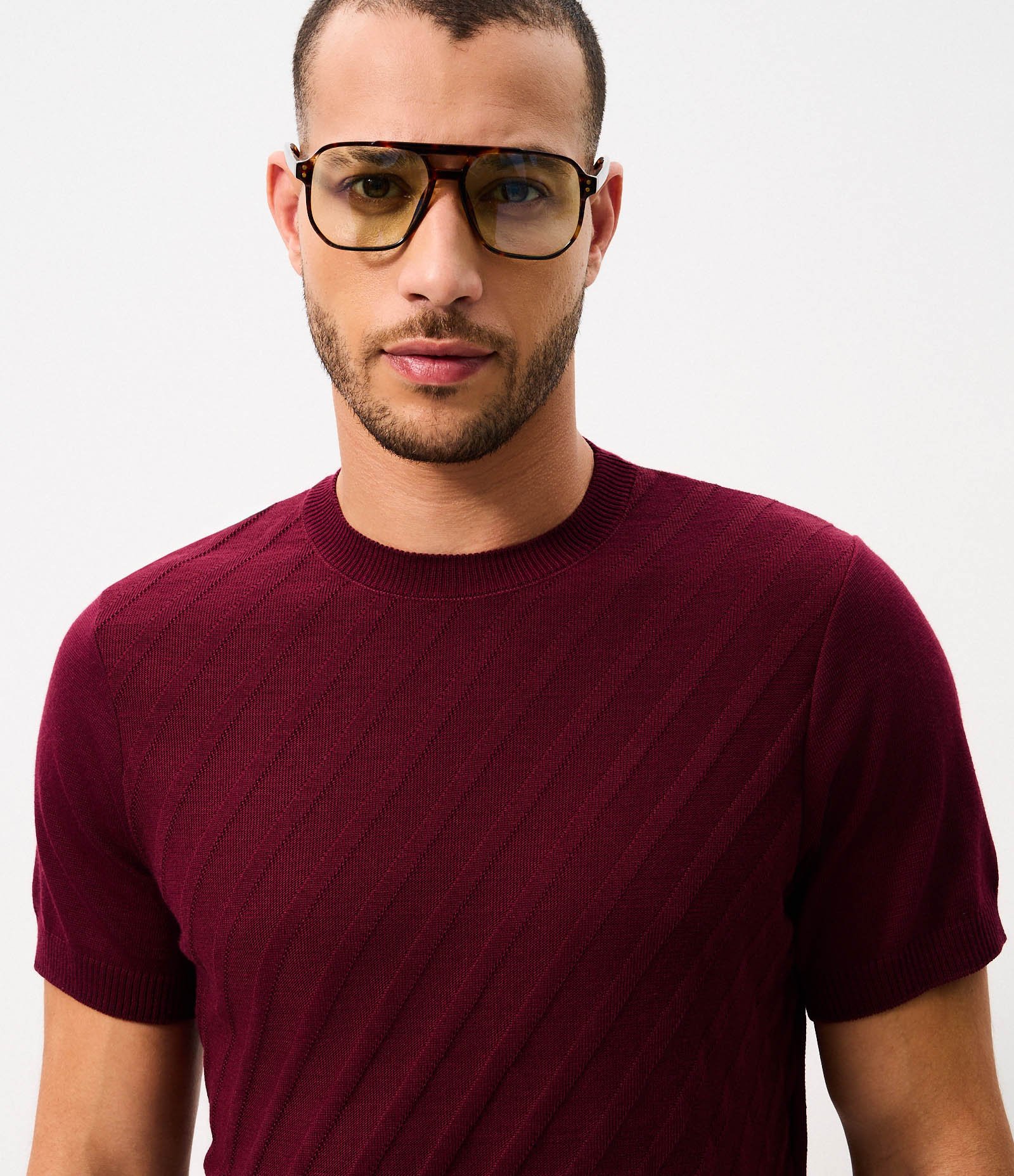 Camiseta em Tricô com Listras Diagonais Bordô 4