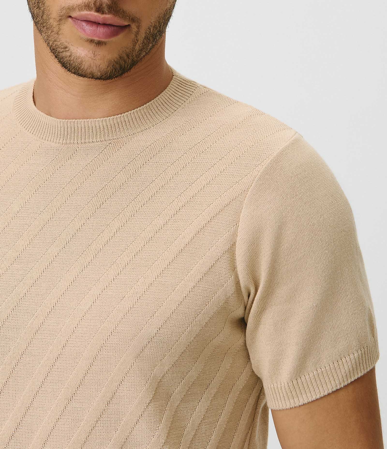 Camiseta em Tricô com Listras Diagonais Bege 2