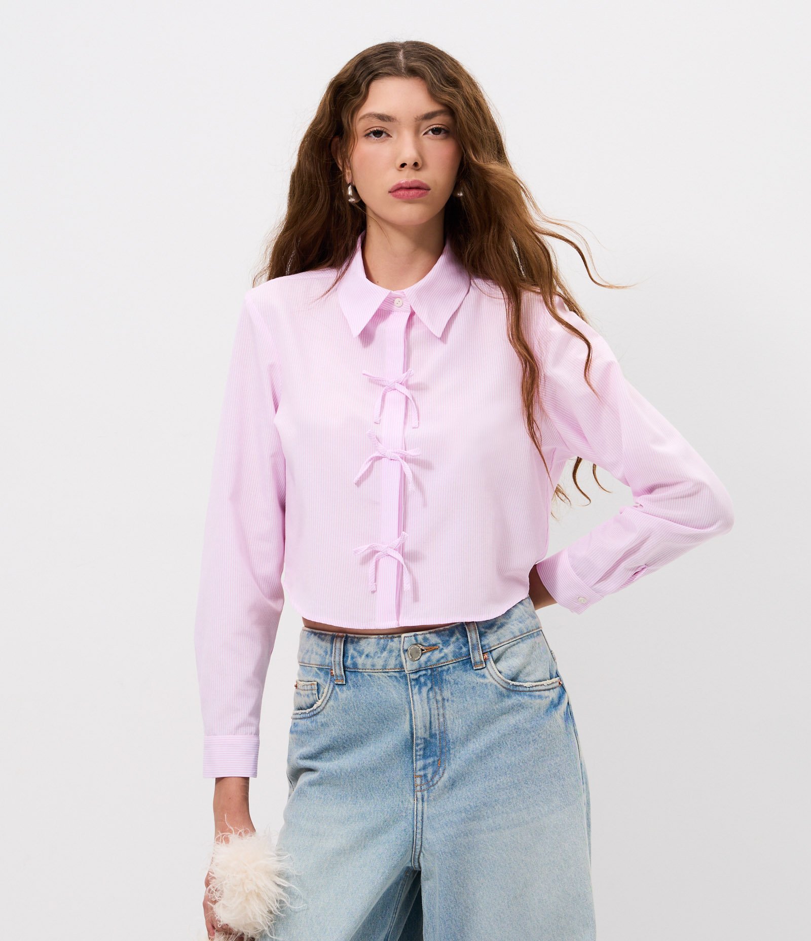 Camisa Cropped em Tricoline Listrado com Amarração em Laços Rosa 1
