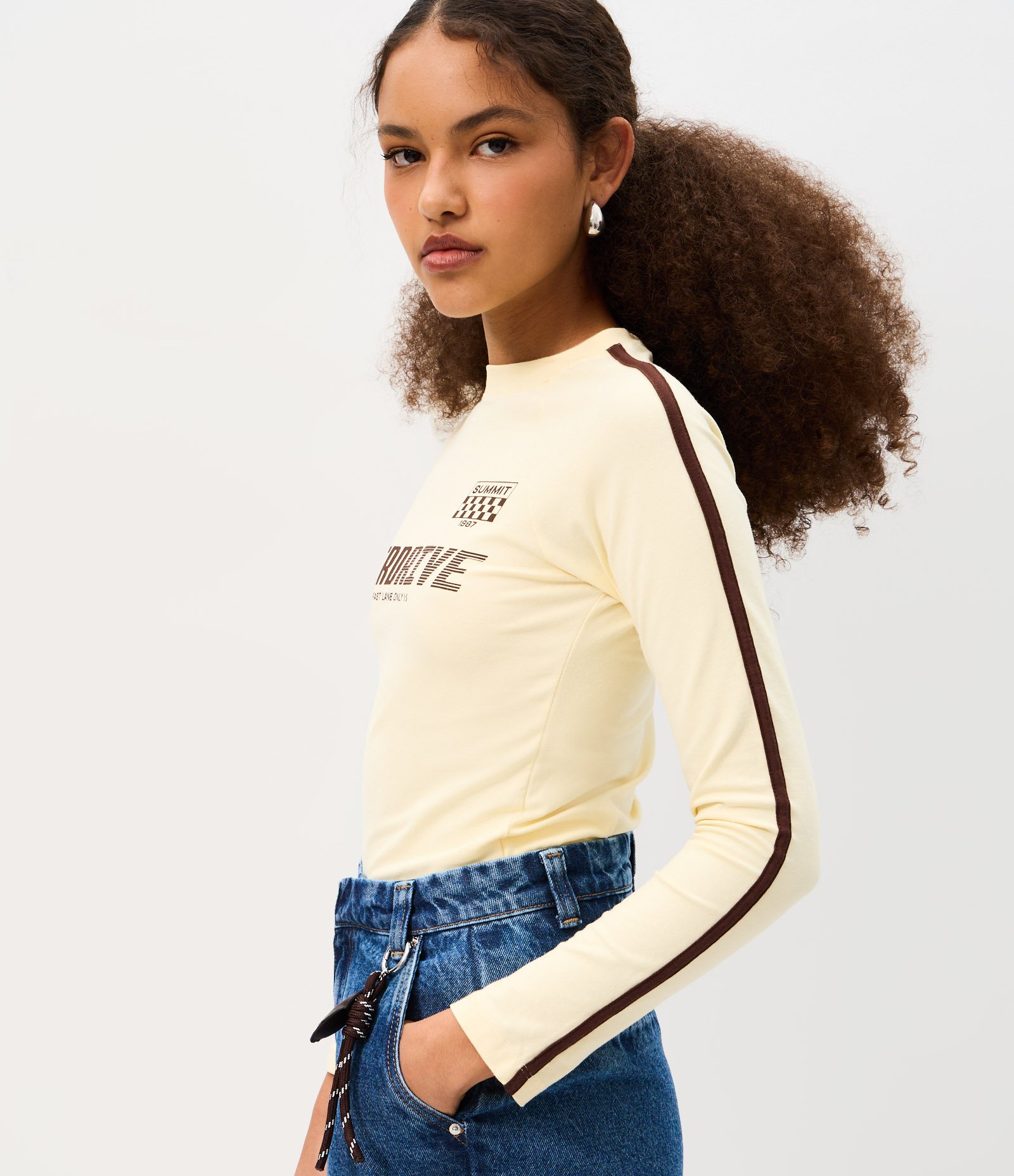 Blusa Manga Longa em Algodão com Estampa Overdrive e Viés Contrastante Amarelo 3