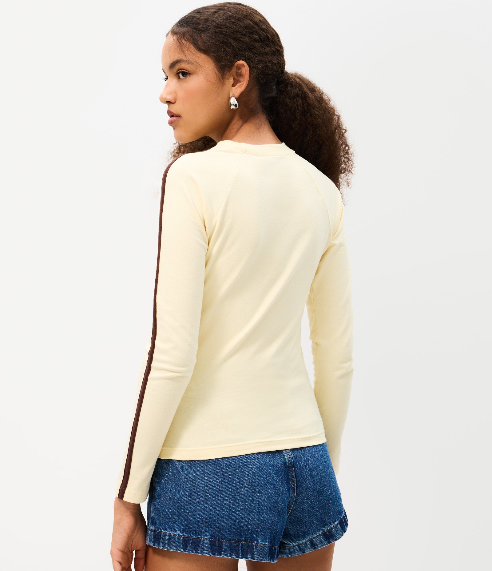 Blusa Manga Longa em Algodão com Estampa Overdrive e Viés Contrastante Amarelo 4