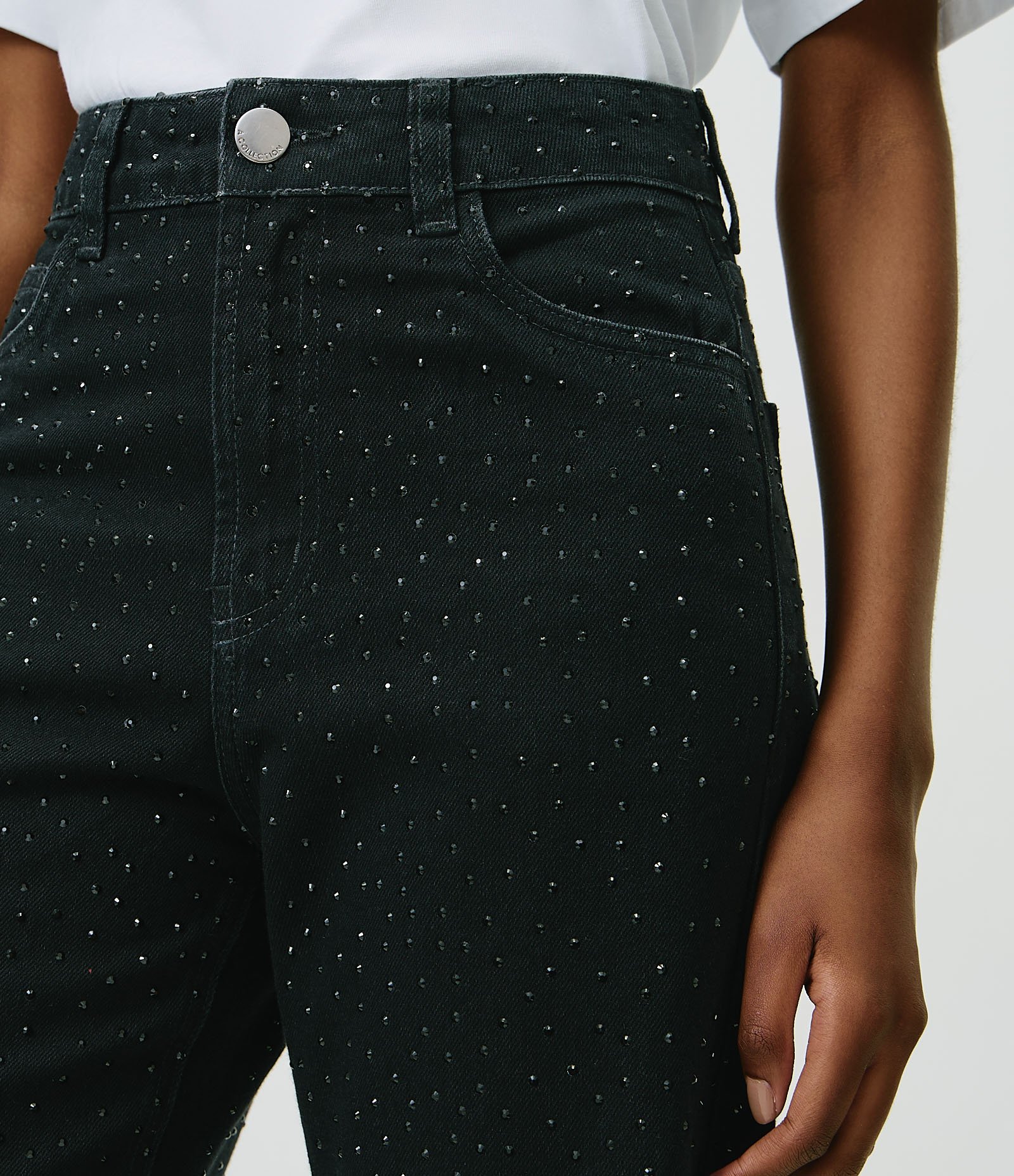 Calça Reta Comfort Jeans com Cintura Alta e Aplicação Brilho Preto 3