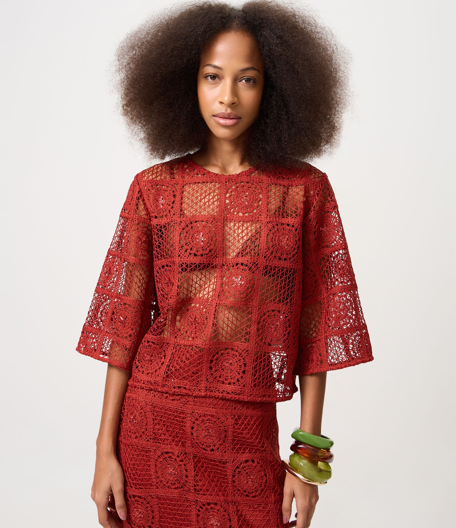 Blusa em Crochê com Paetês e Bordado Abstrato Vermelho 1