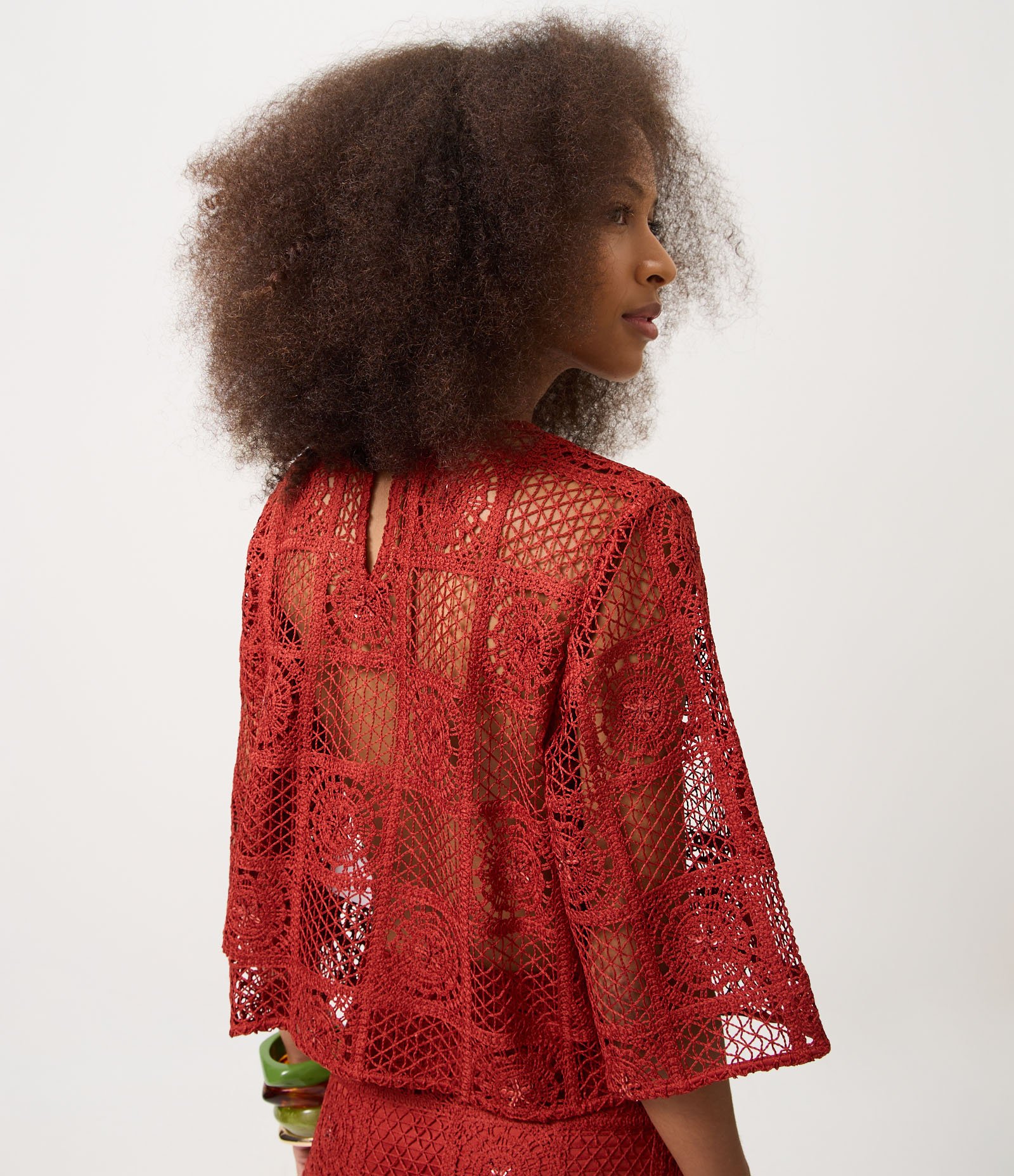 Blusa em Crochê com Paetês e Bordado Abstrato Vermelho 4