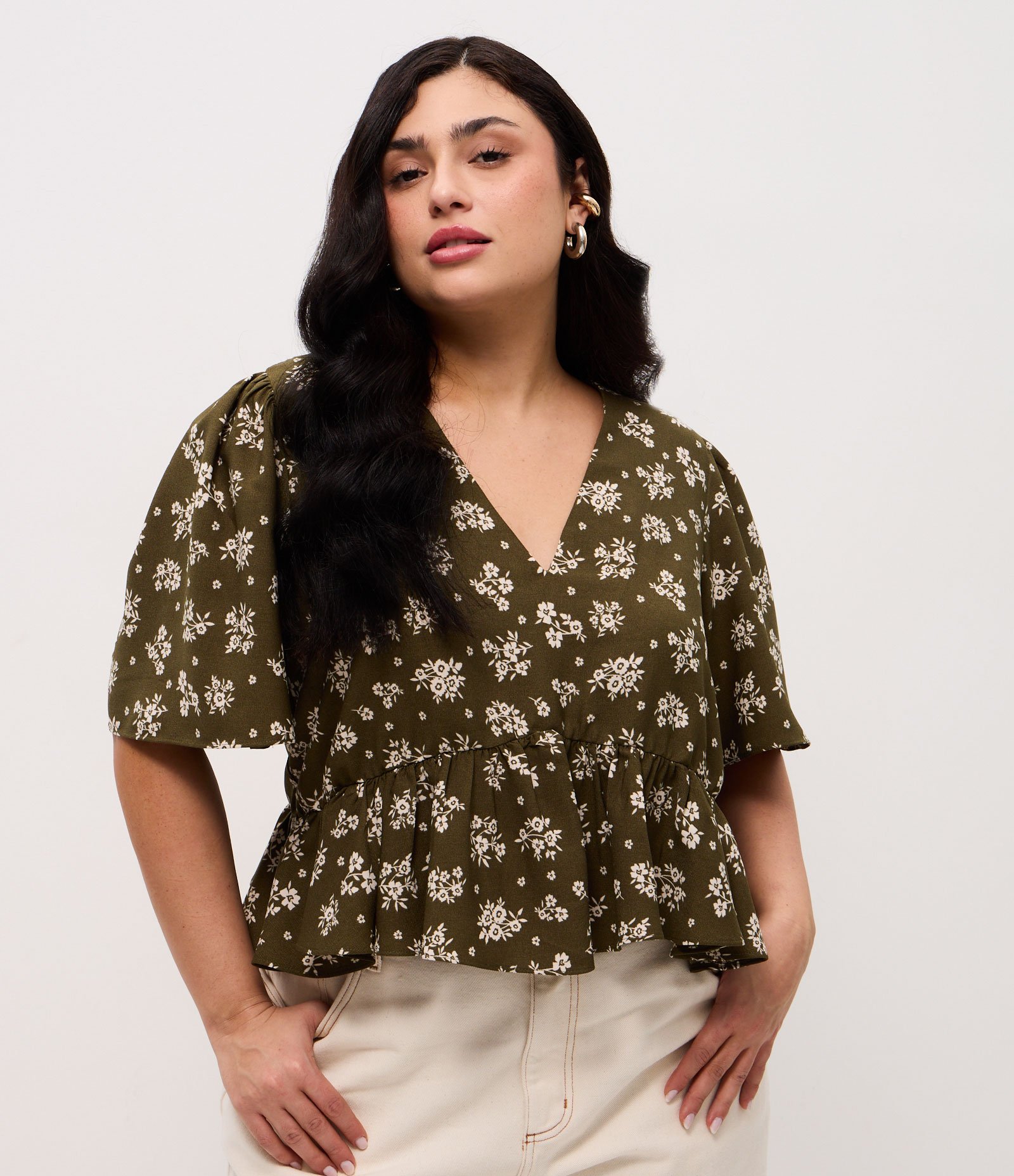 Blusa em Crepe Floral Curve & Plus Size Verde 2