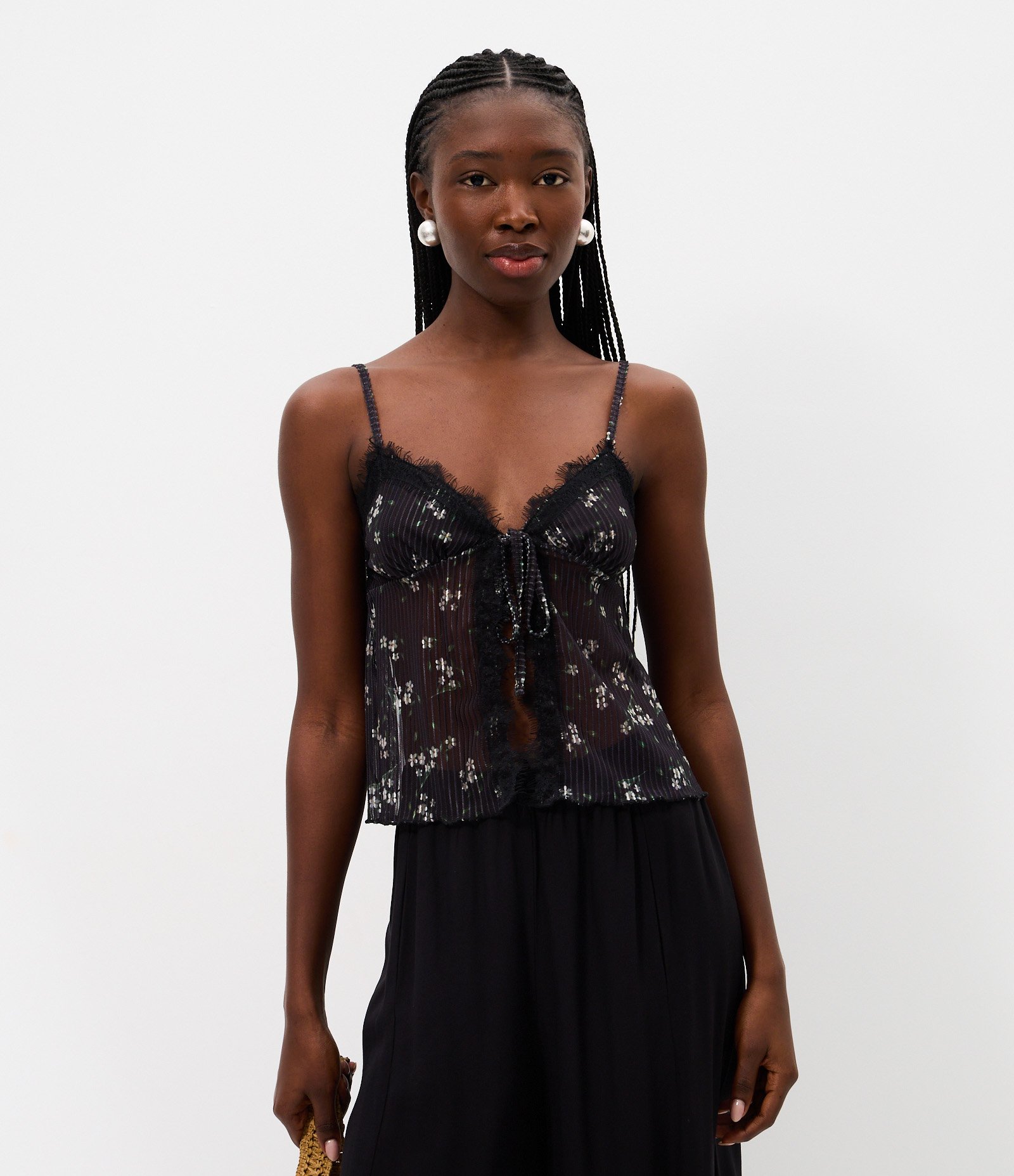 Blusa de Alcinha em Tule Floral com Detalhe em Renda Preto 1