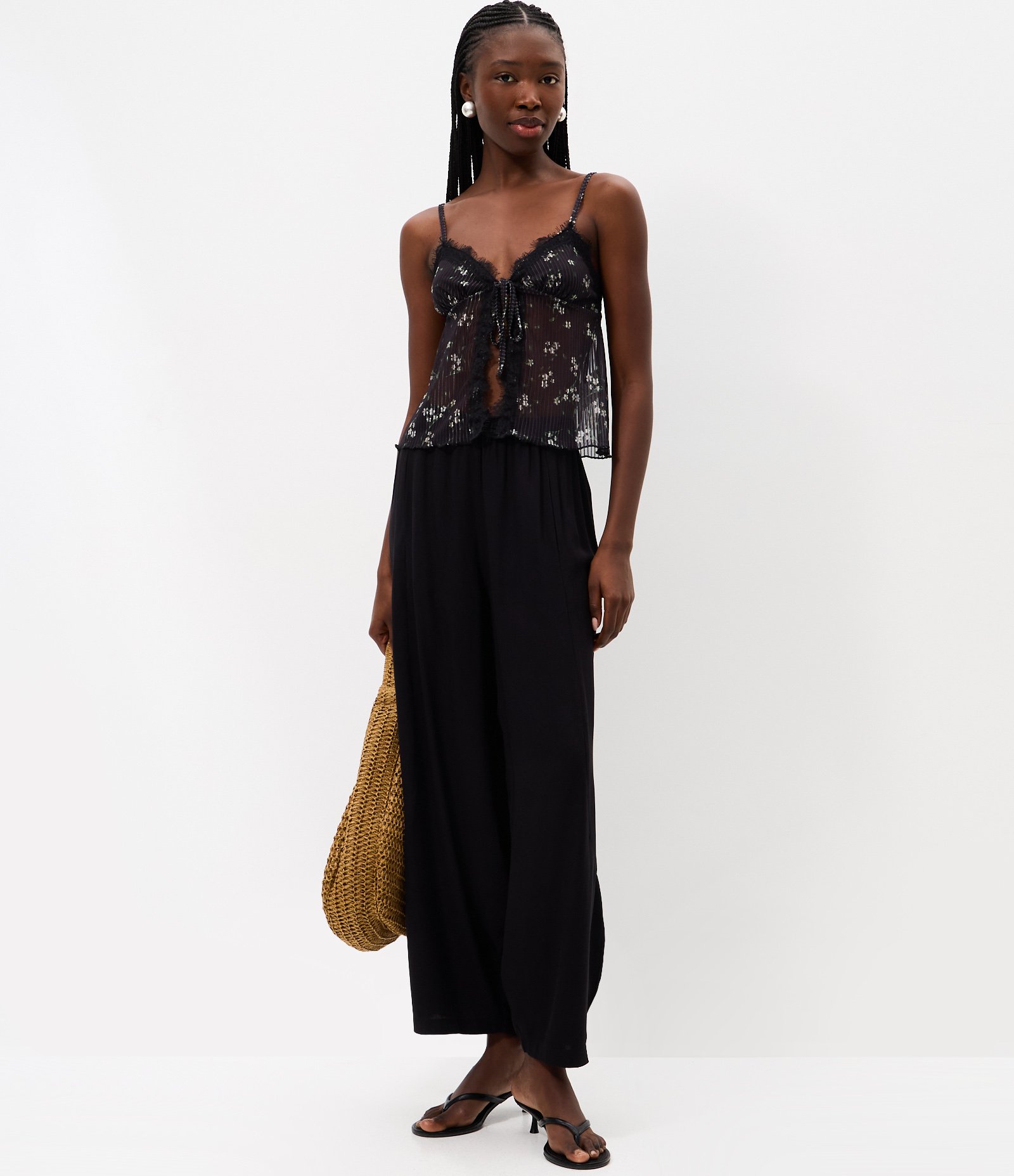 Blusa de Alcinha em Tule Floral com Detalhe em Renda Preto 2