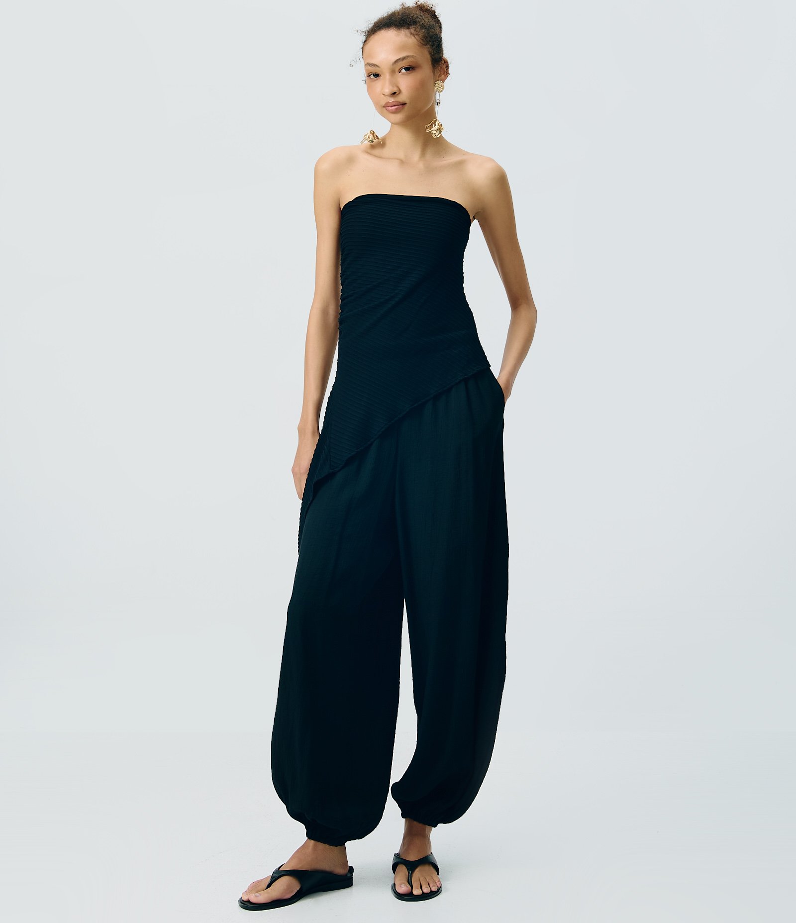 Blusa Tomara que Caia com Barra Assimétrica e Textura Canelada Preto 2