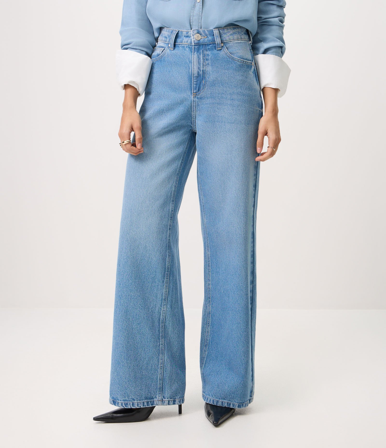Calça Wide Leg em Jeans com Cintura Alta e Bolsos Azul Claro 3