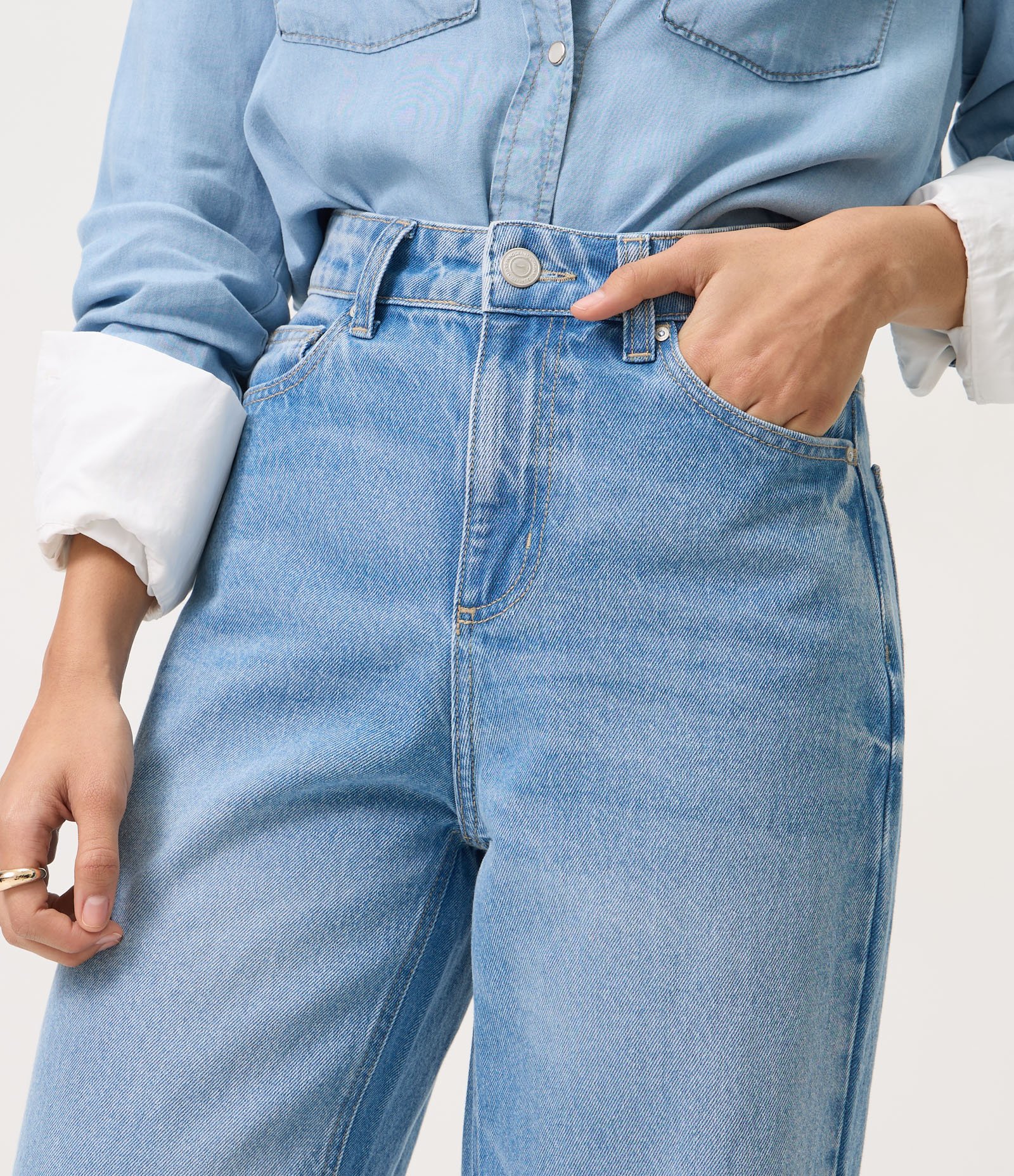 Calça Wide Leg em Jeans com Cintura Alta e Bolsos Azul Claro 4