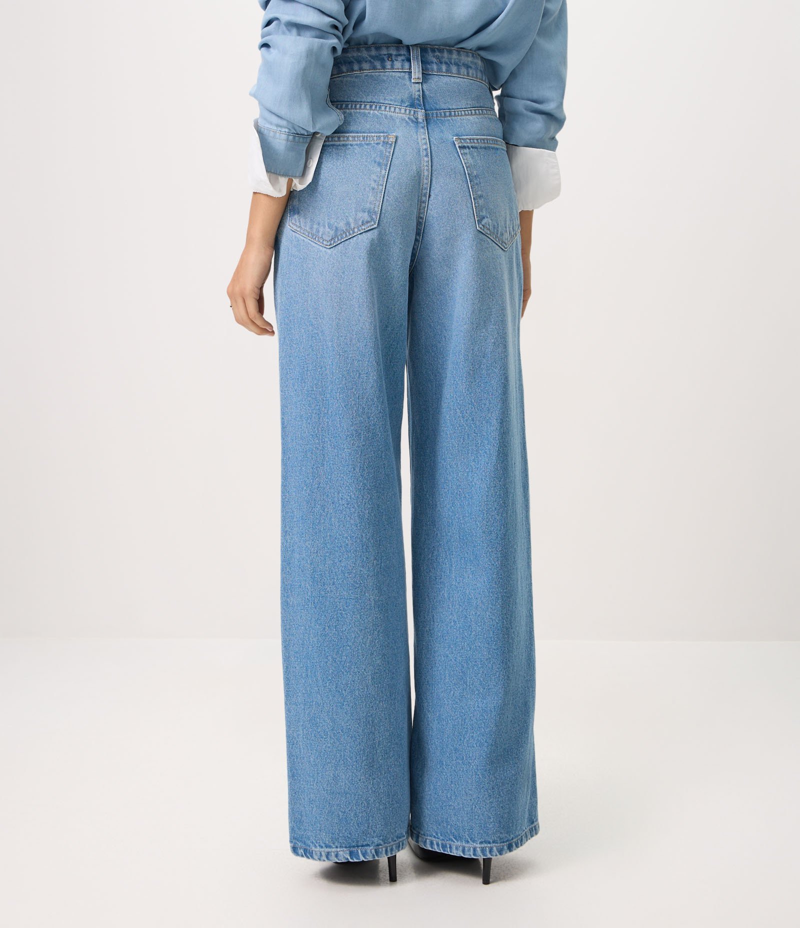 Calça Wide Leg em Jeans com Cintura Alta e Bolsos Azul Claro 5
