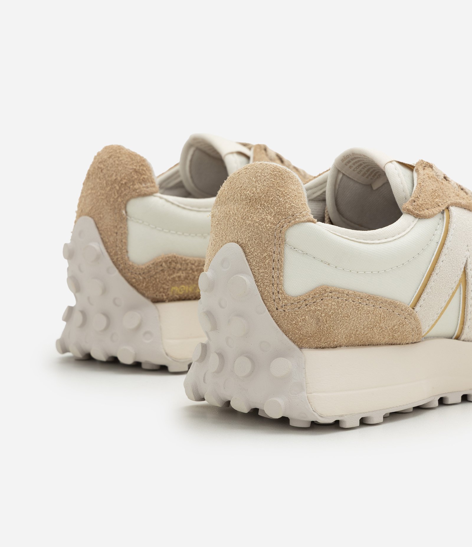 Tênis Jogging 327 V1 com Recortes New Balance Bege/Dourado 4