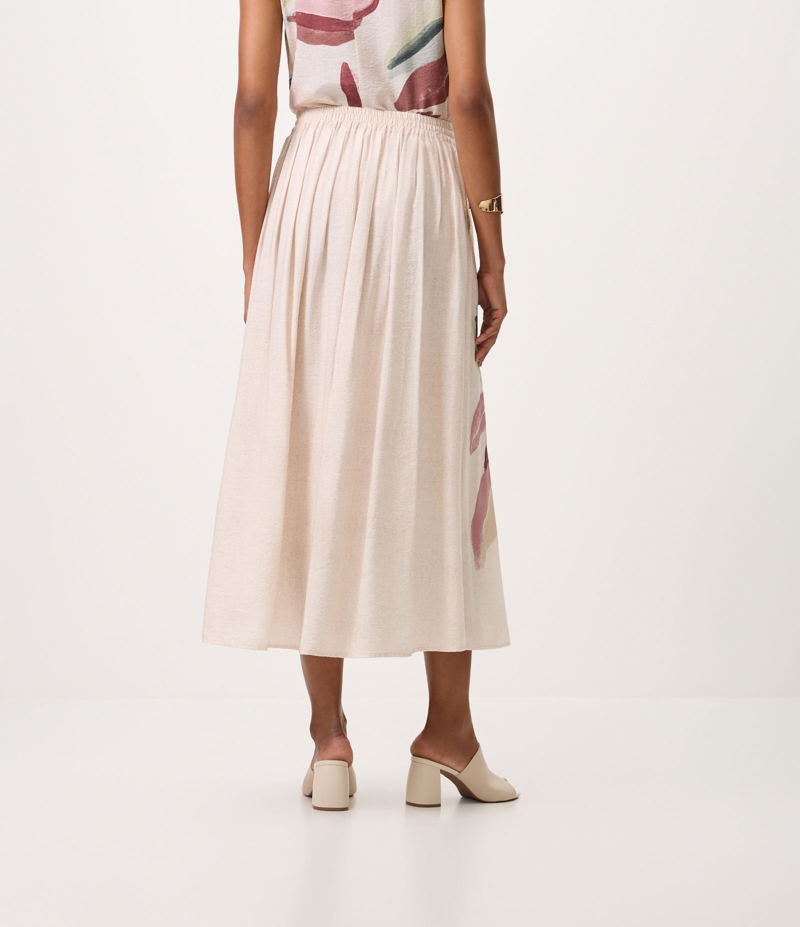 Saia Midi Evasê em Viscose com Estampa Floral Bege 5