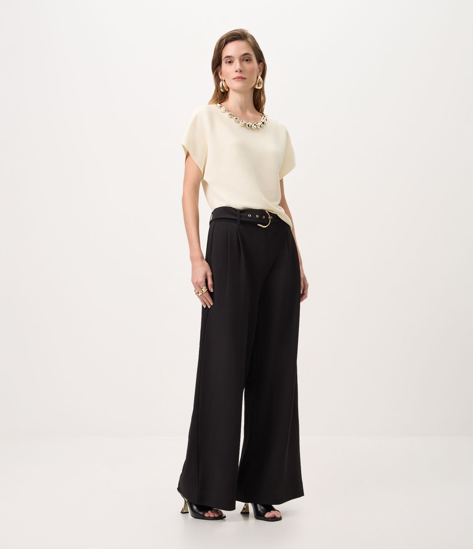 Calça Wide Leg em Crepe com Cinto e Fivela Preto 1