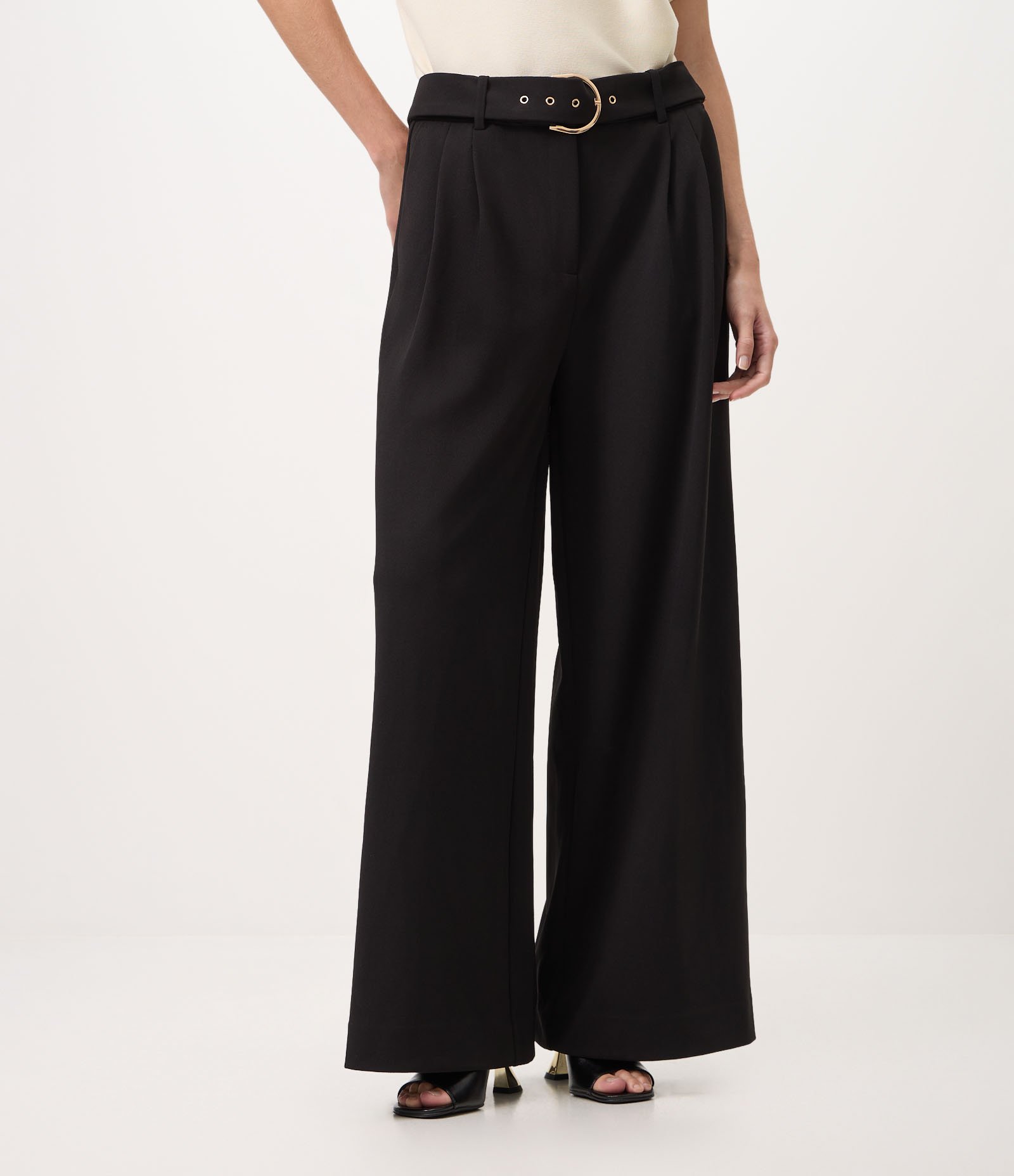 Calça Wide Leg em Crepe com Cinto e Fivela Preto 5