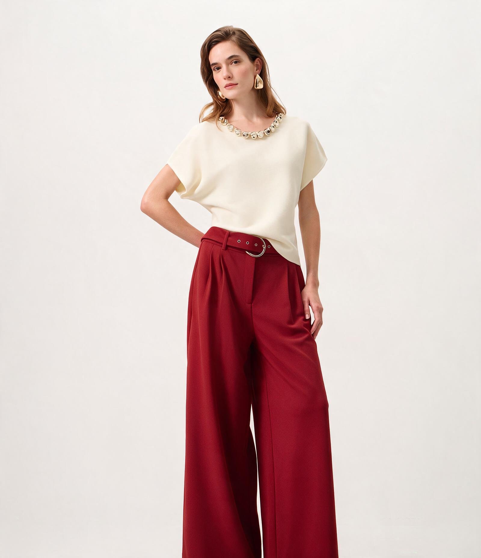 Calça Wide Leg em Crepe com Cinto e Fivela Vermelho 2
