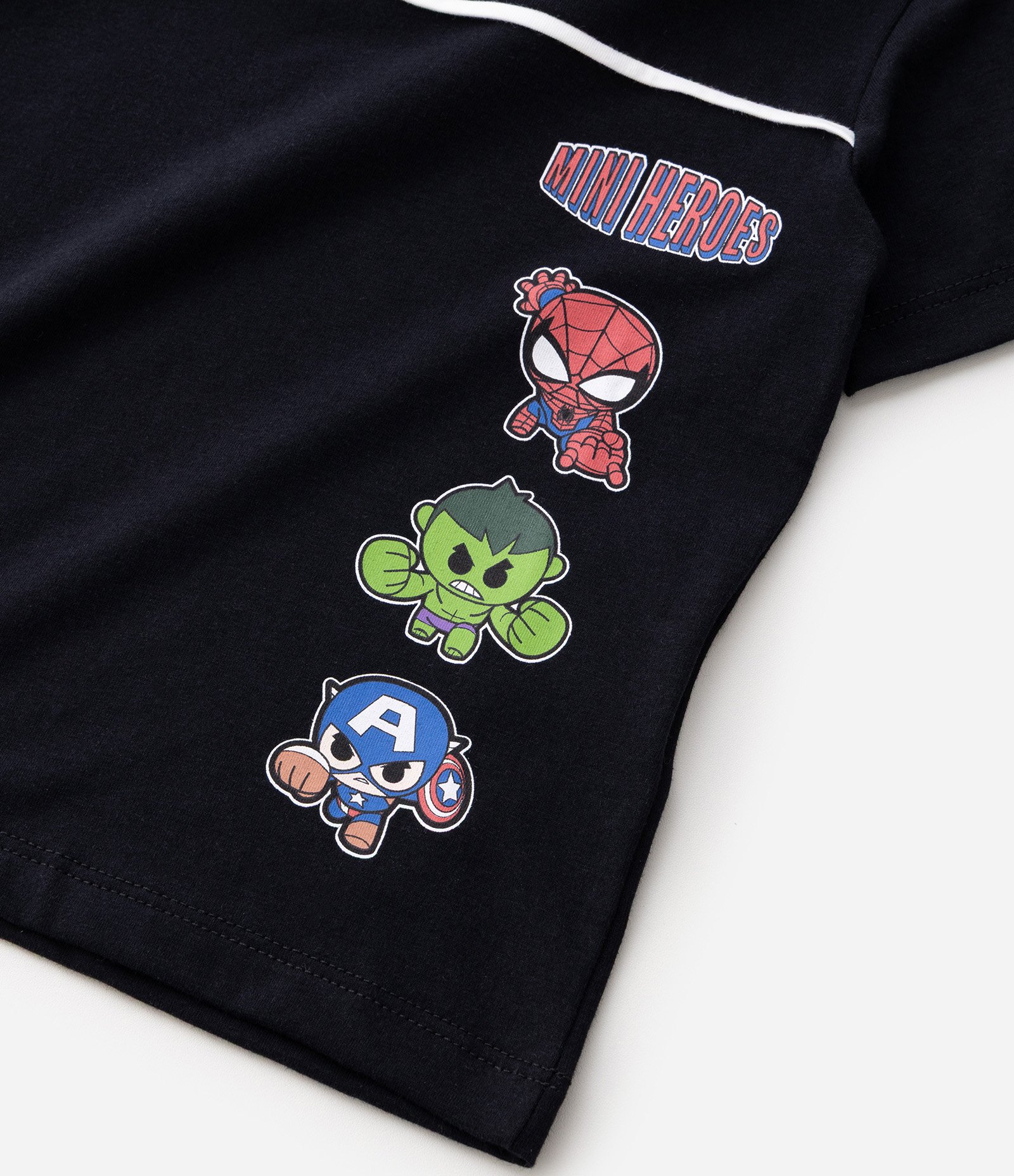 Camiseta Infantil com Estampa Mini Heróis com Viés Contraste – Tam 2 a 6 Anos Preto 5