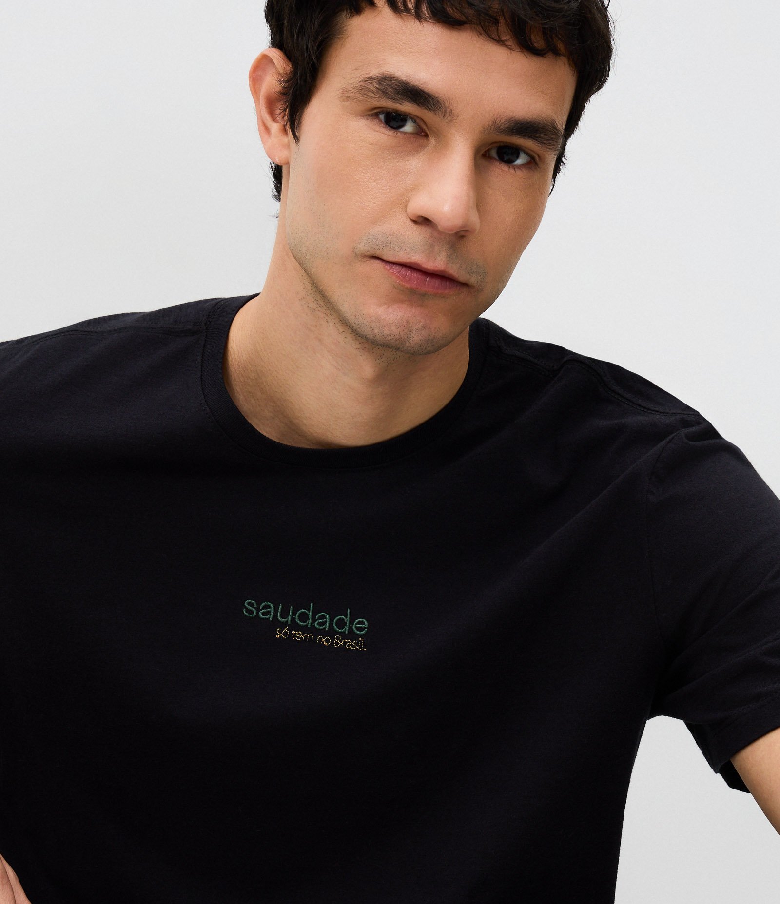 Camiseta Comfort em Algodão com Bordado Saudade Preto 2