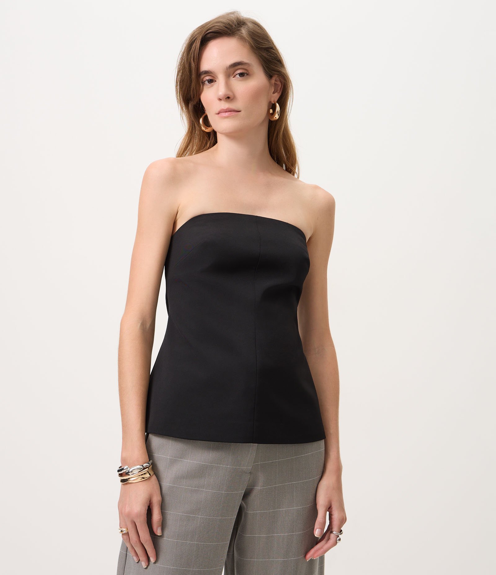 Blusa Tomara que Caia em Cetim com Modelagem Estruturada Preto 1