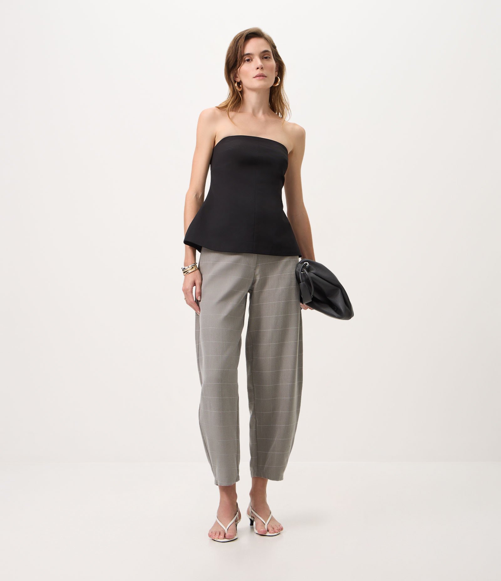 Blusa Tomara que Caia em Cetim com Modelagem Estruturada Preto 2
