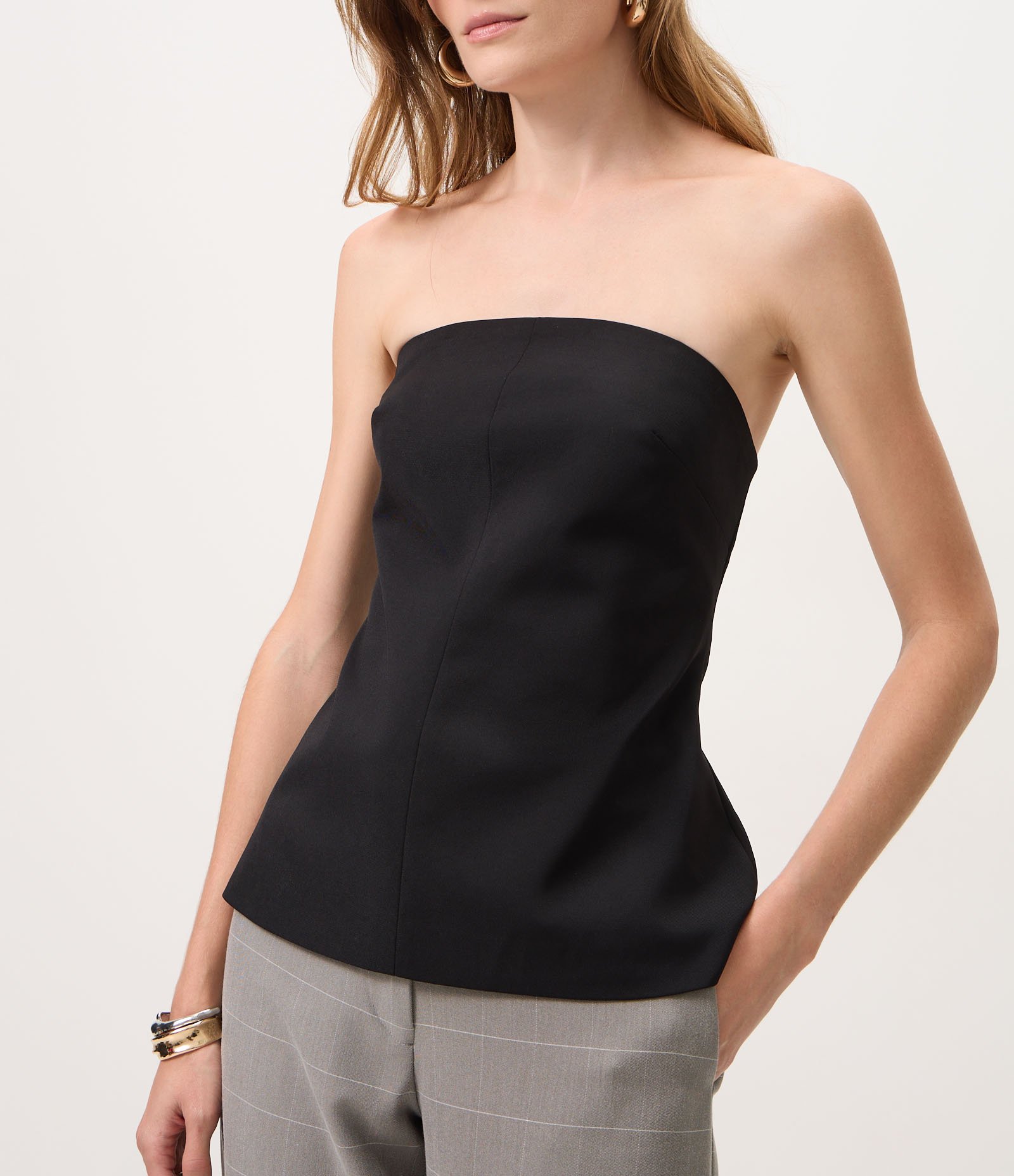 Blusa Tomara que Caia em Cetim com Modelagem Estruturada Preto 3