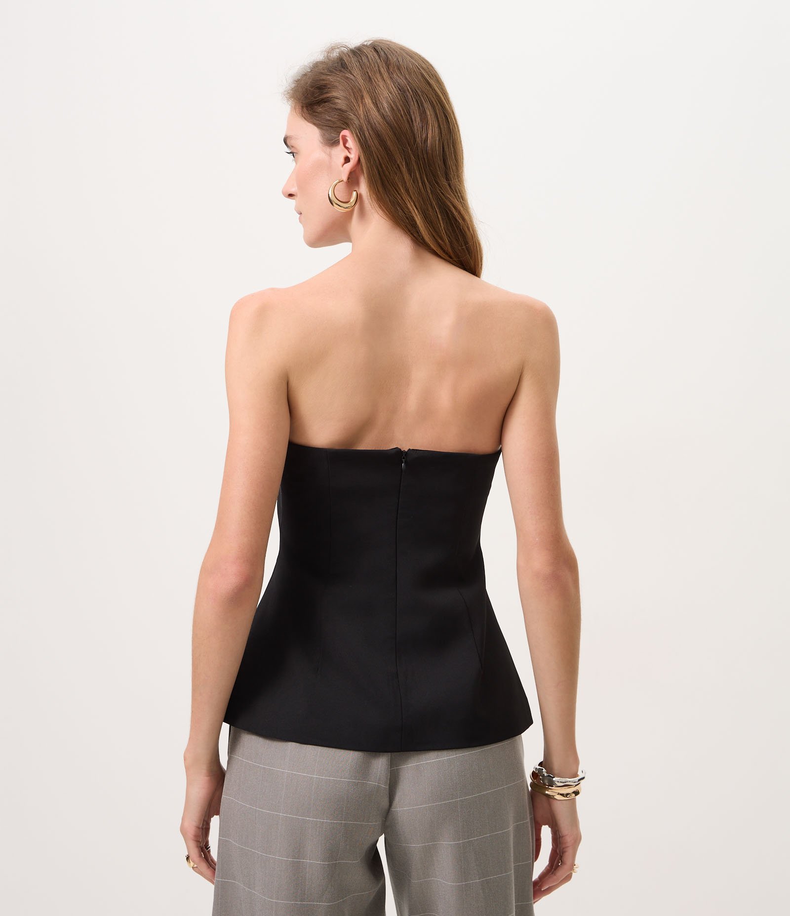 Blusa Tomara que Caia em Cetim com Modelagem Estruturada Preto 4