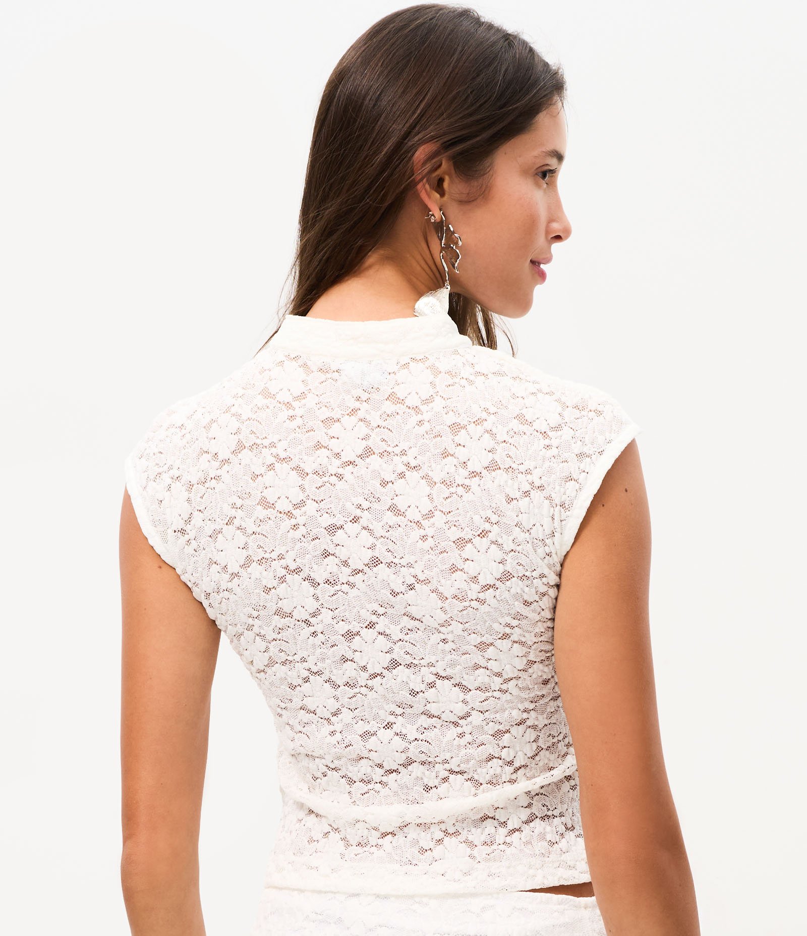 Blusa em Renda com Gola Oriental e Fechamento Transpassado Branco 5