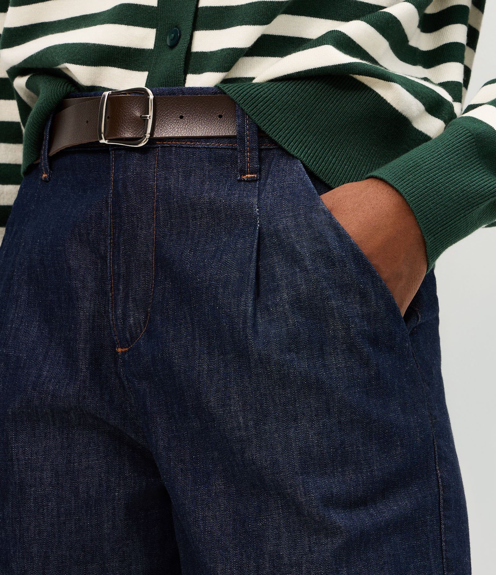 Short New Midi em Jeans Alfaiatado com Cinto Azul Escuro 4