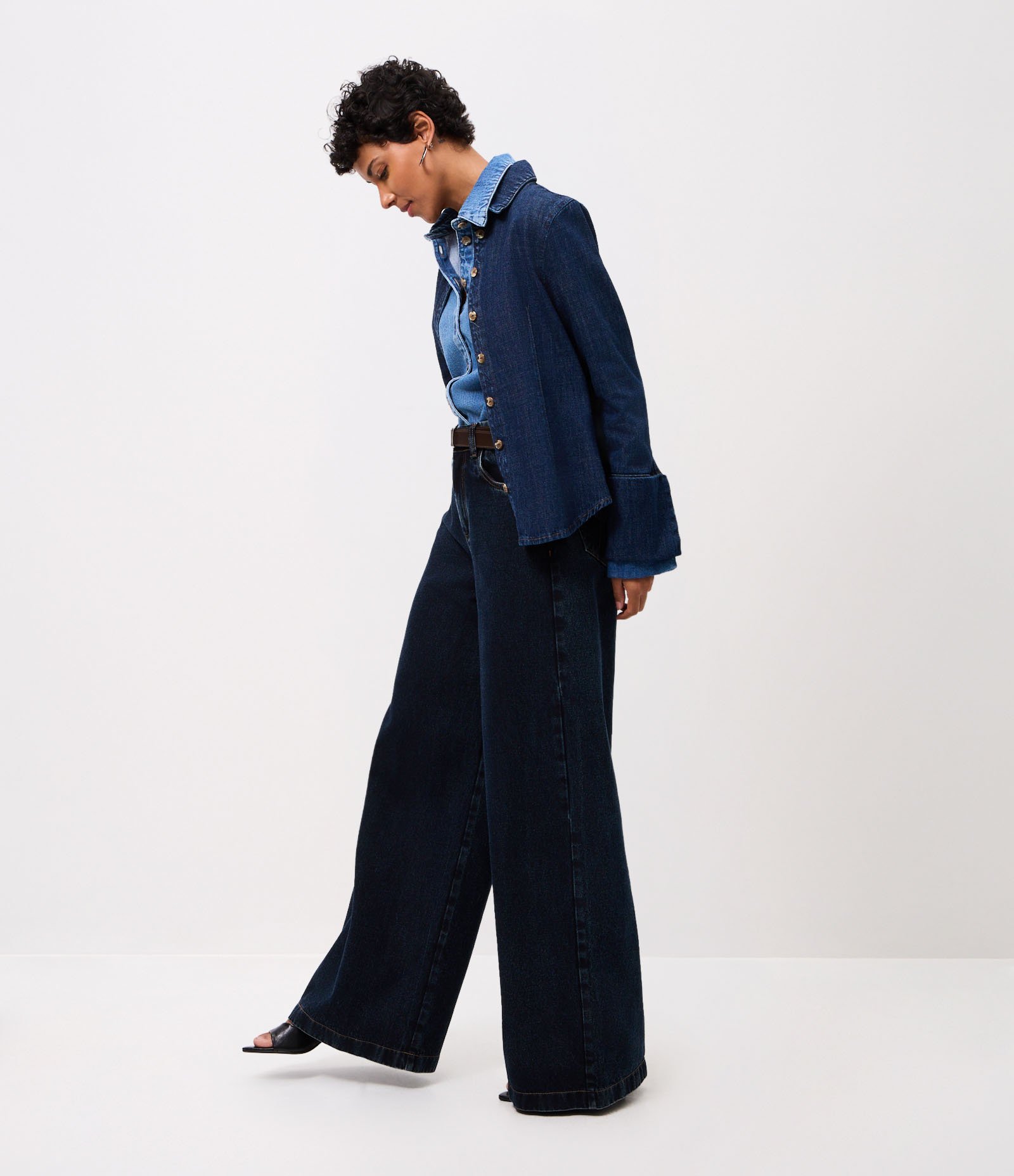 Camisa em Jeans com Botões e Punhos Alongados Azul Claro 2