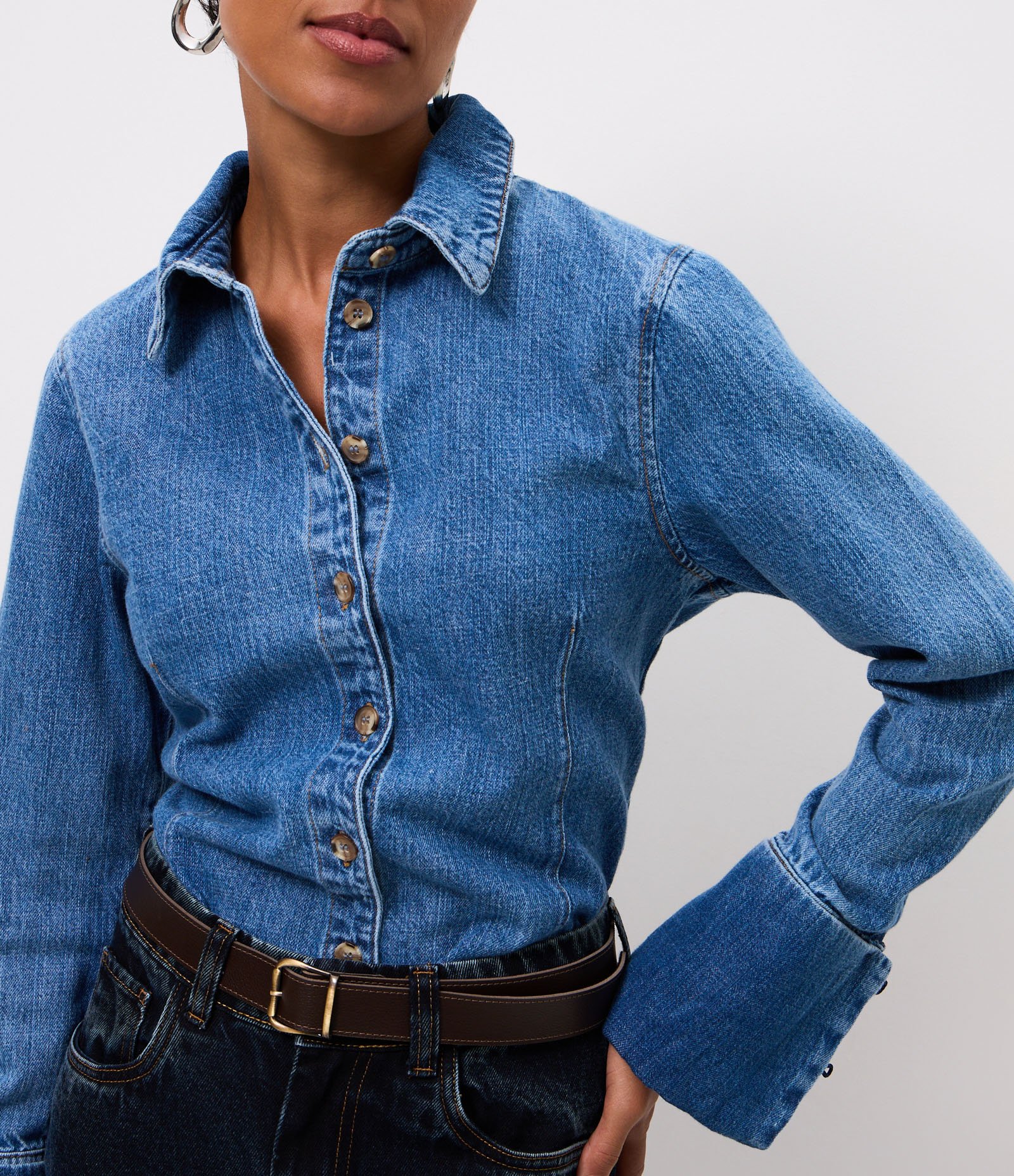 Camisa em Jeans com Botões e Punhos Alongados Azul Claro 4