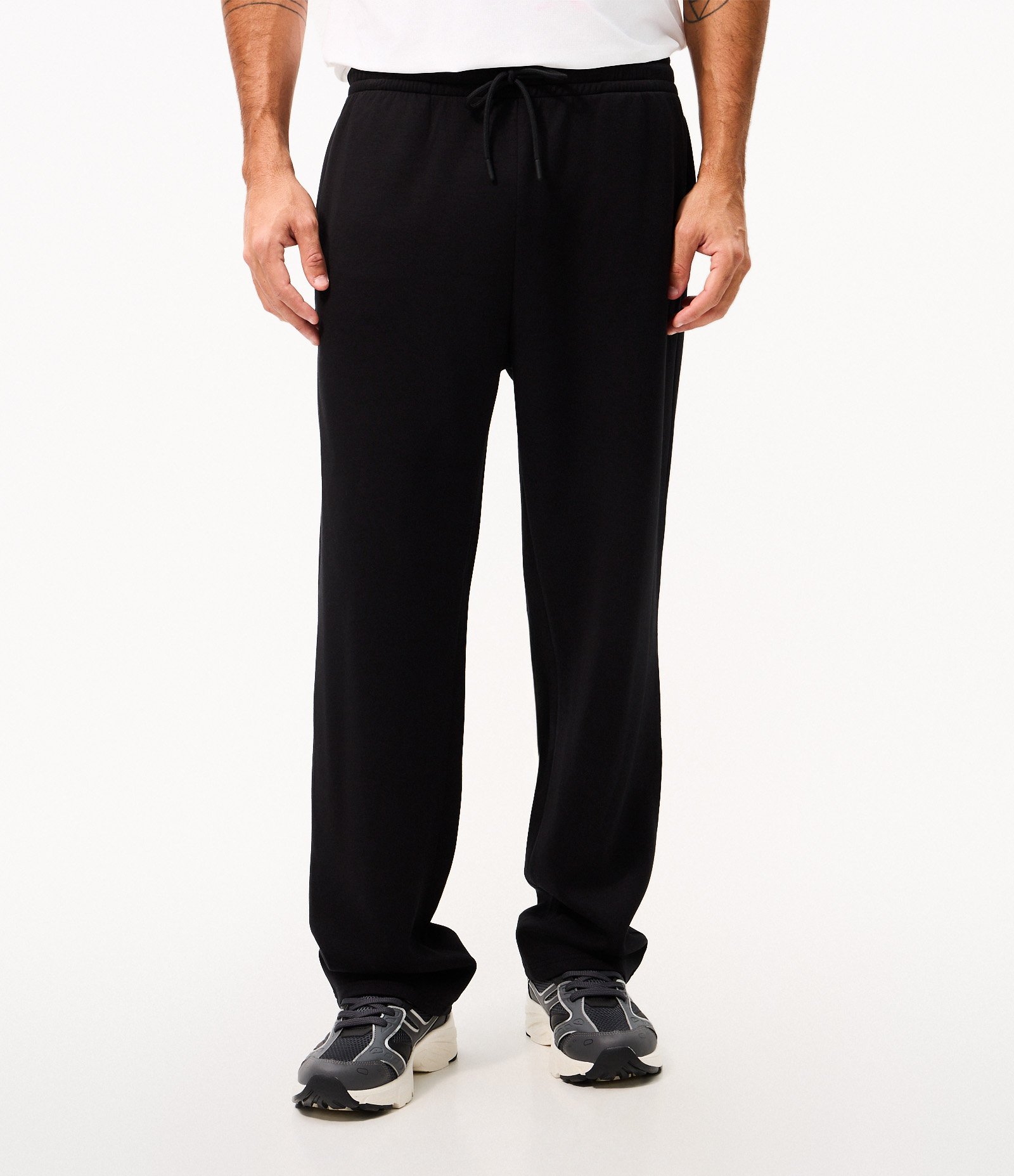 Calça Esportiva Reta com Cordão Preto 2
