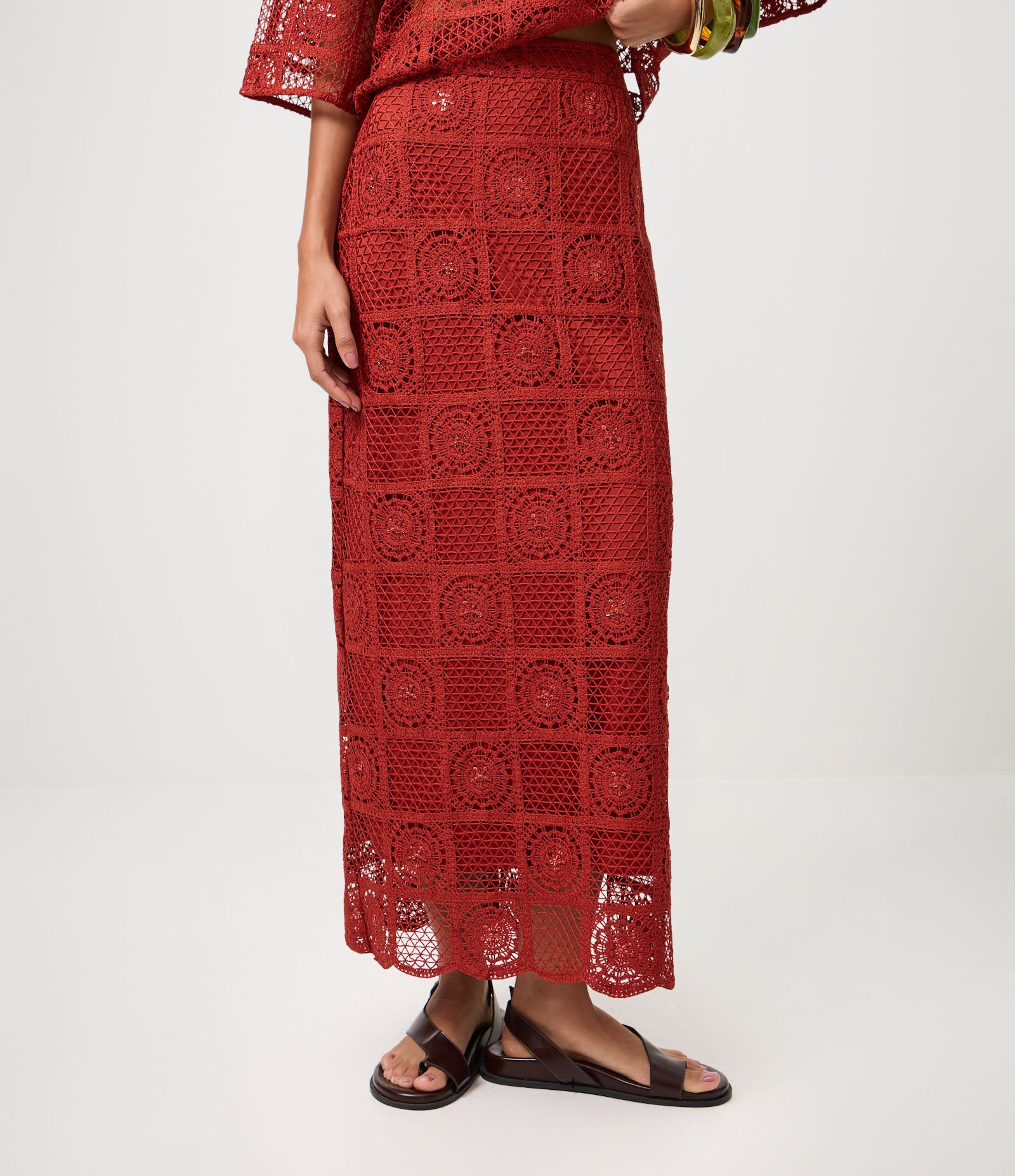 Saia Midi em Crochê com Paetês e Bordado Abstrato Vermelho 3