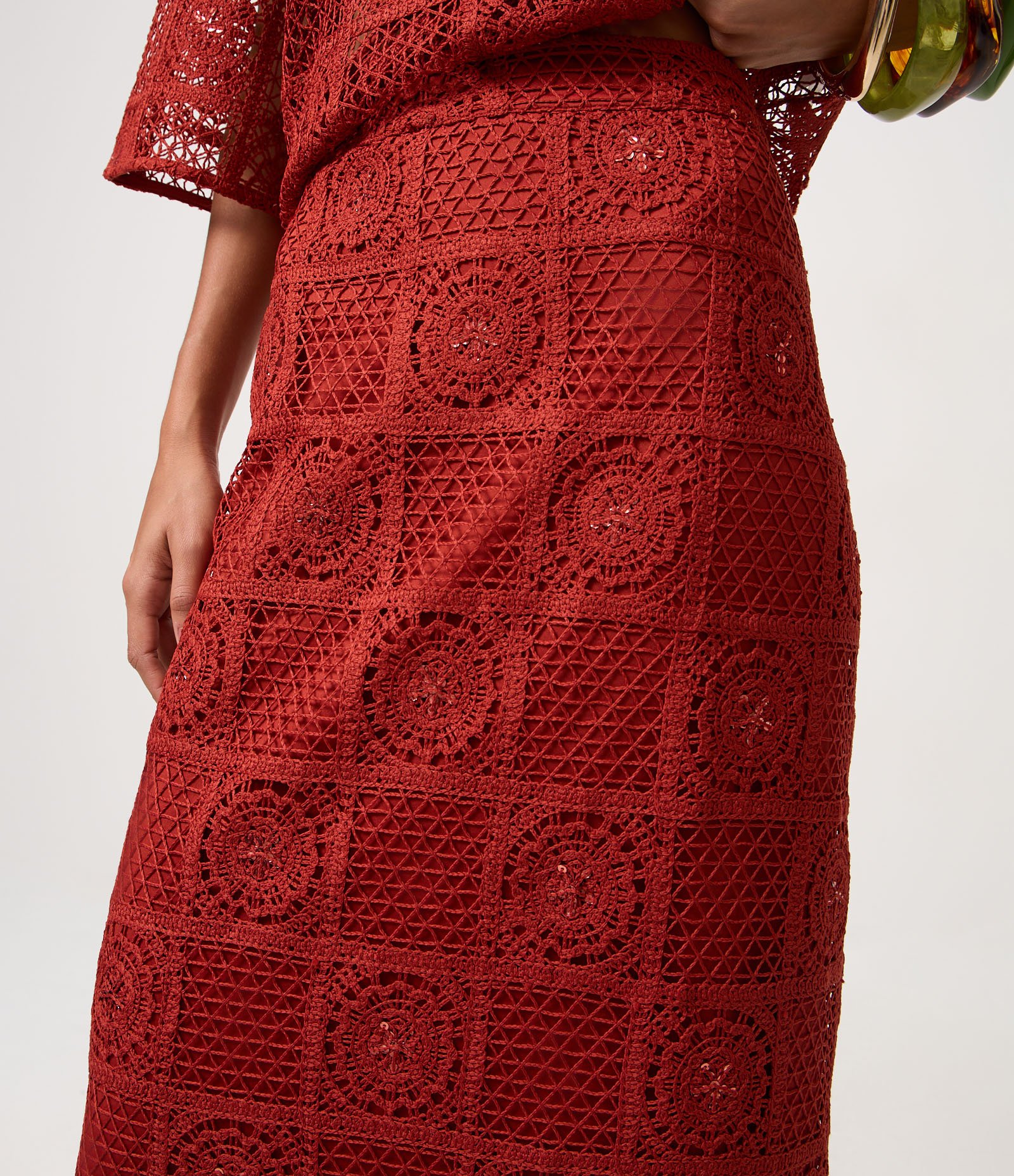Saia Midi em Crochê com Paetês e Bordado Abstrato Vermelho 4