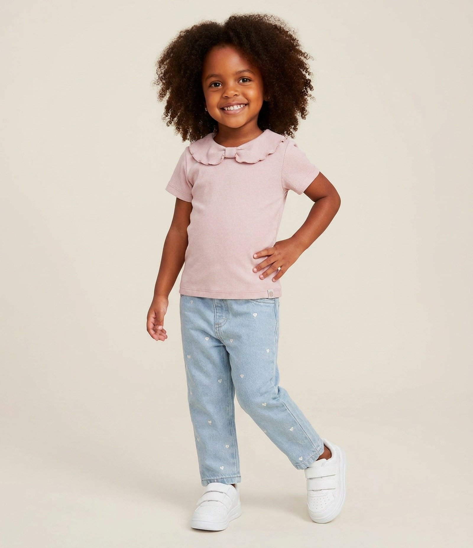 Calça Mom Infantil em Jeans com Bordados de Corações – Tam 1 a 6 Anos Azul Claro 1