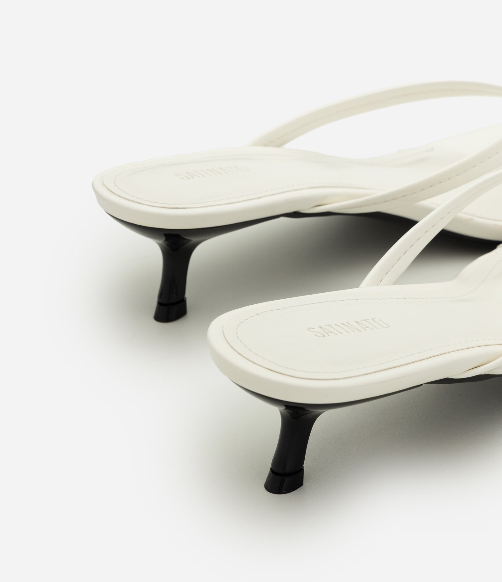 Sandália Mule em PU com Salto Kitten Heel Branco 4