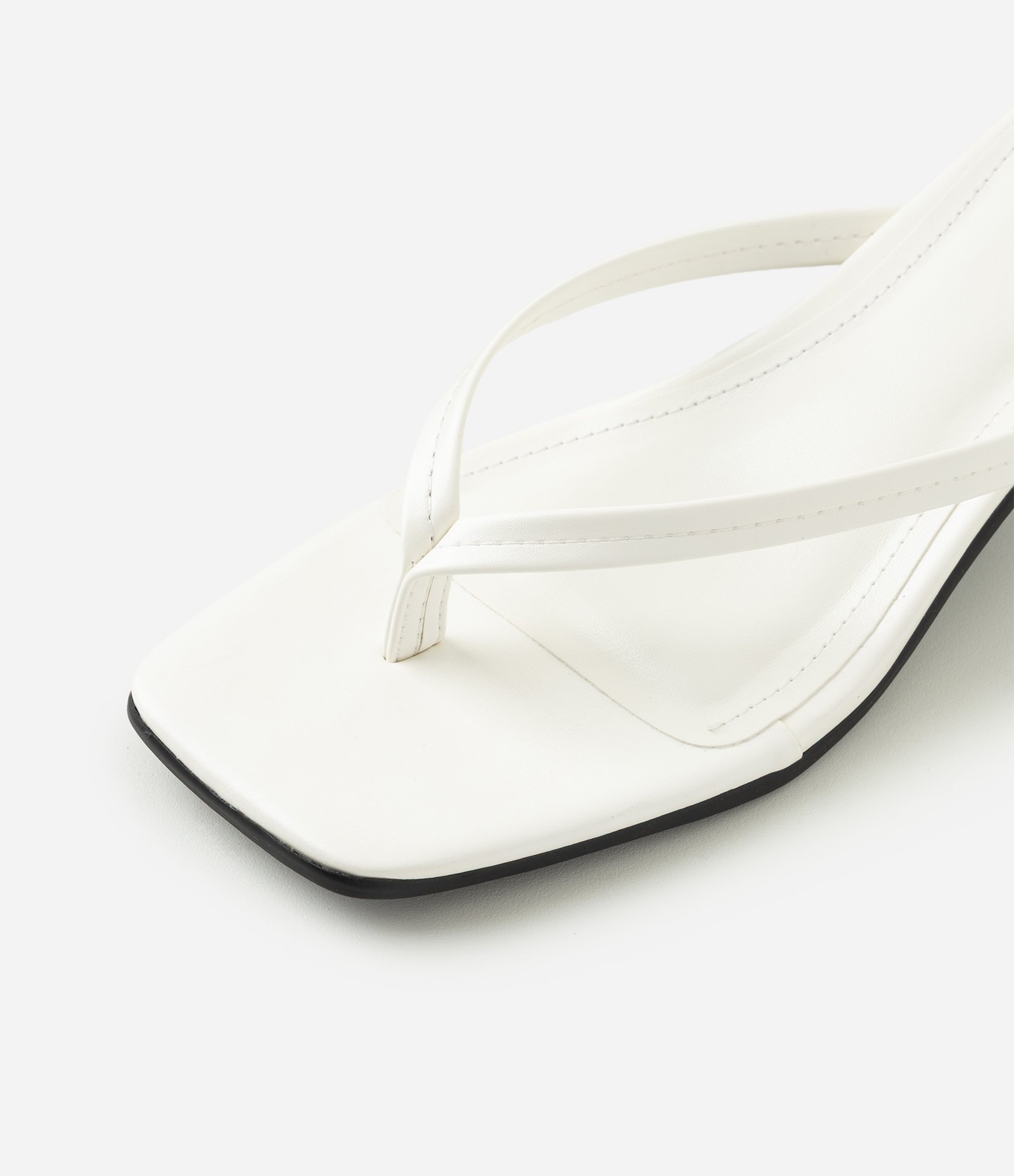 Sandália Mule em PU com Salto Kitten Heel Branco 5