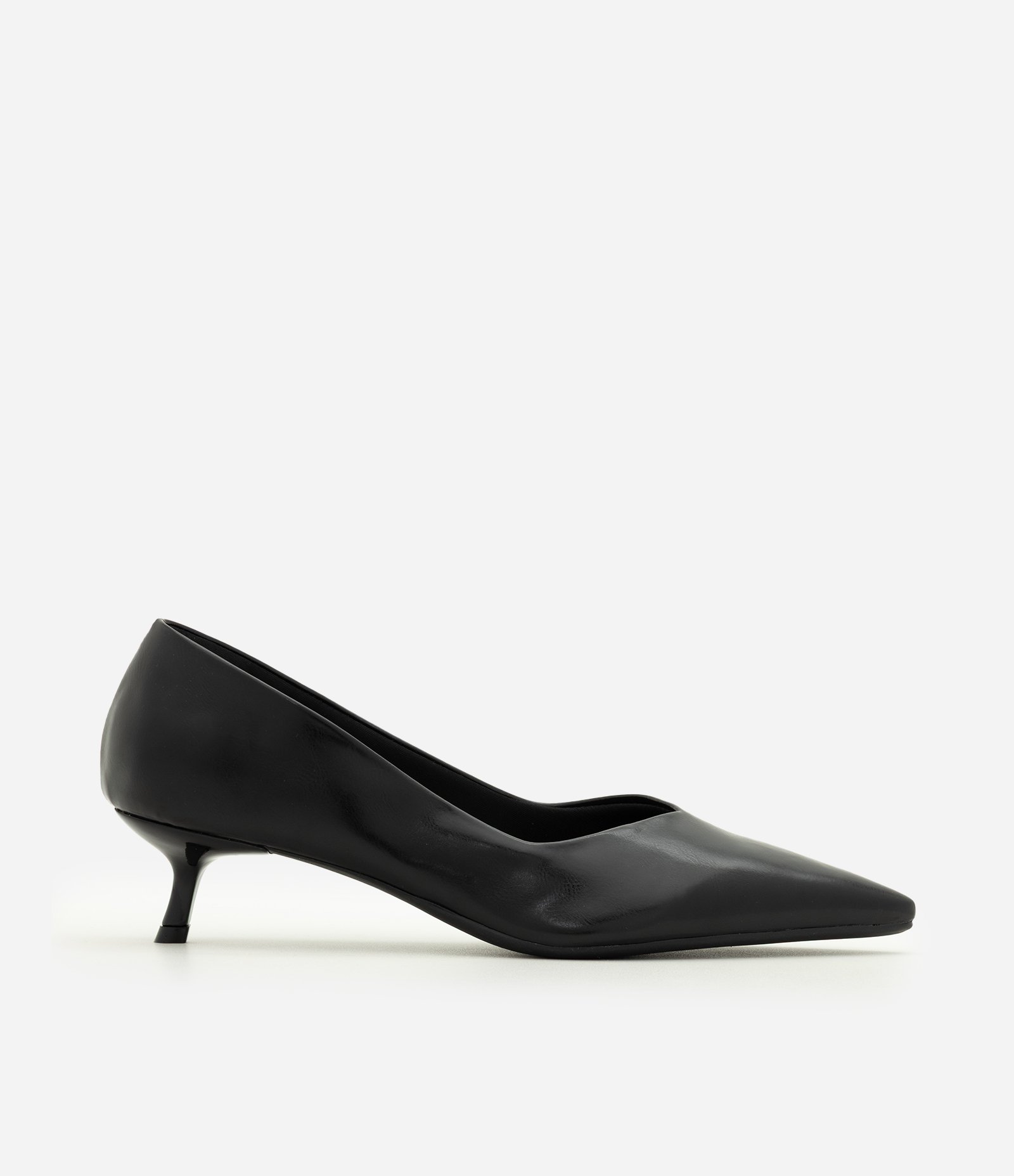 Sapato Scarpin em PU com Salto Kitten Heel Preto 1