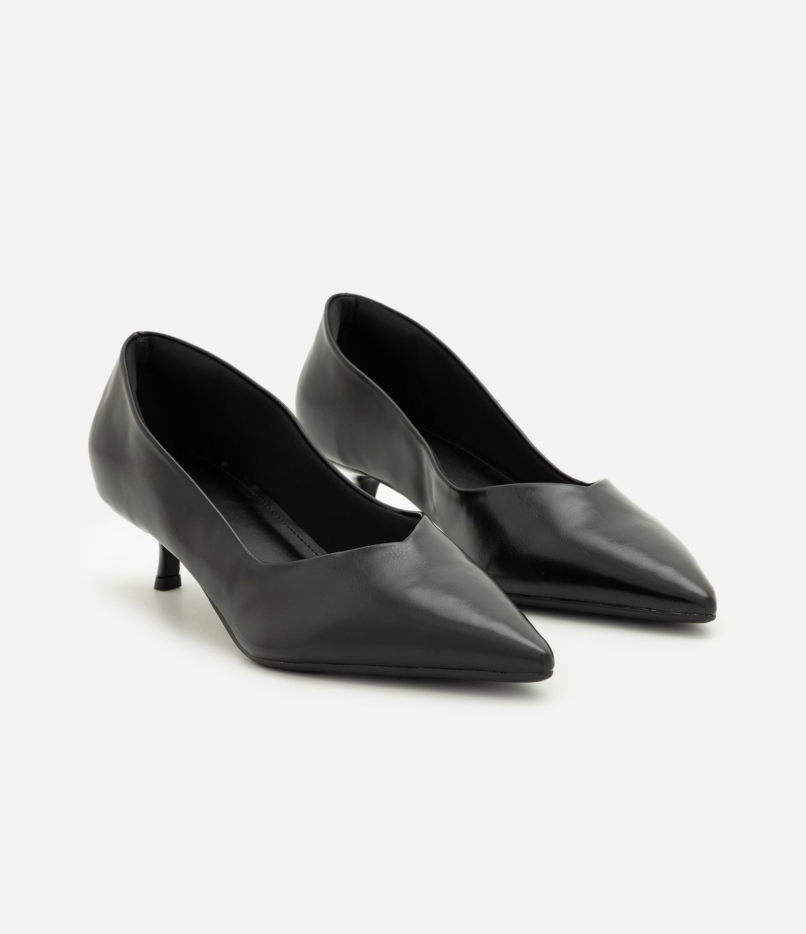 Sapato Scarpin em PU com Salto Kitten Heel Preto 2