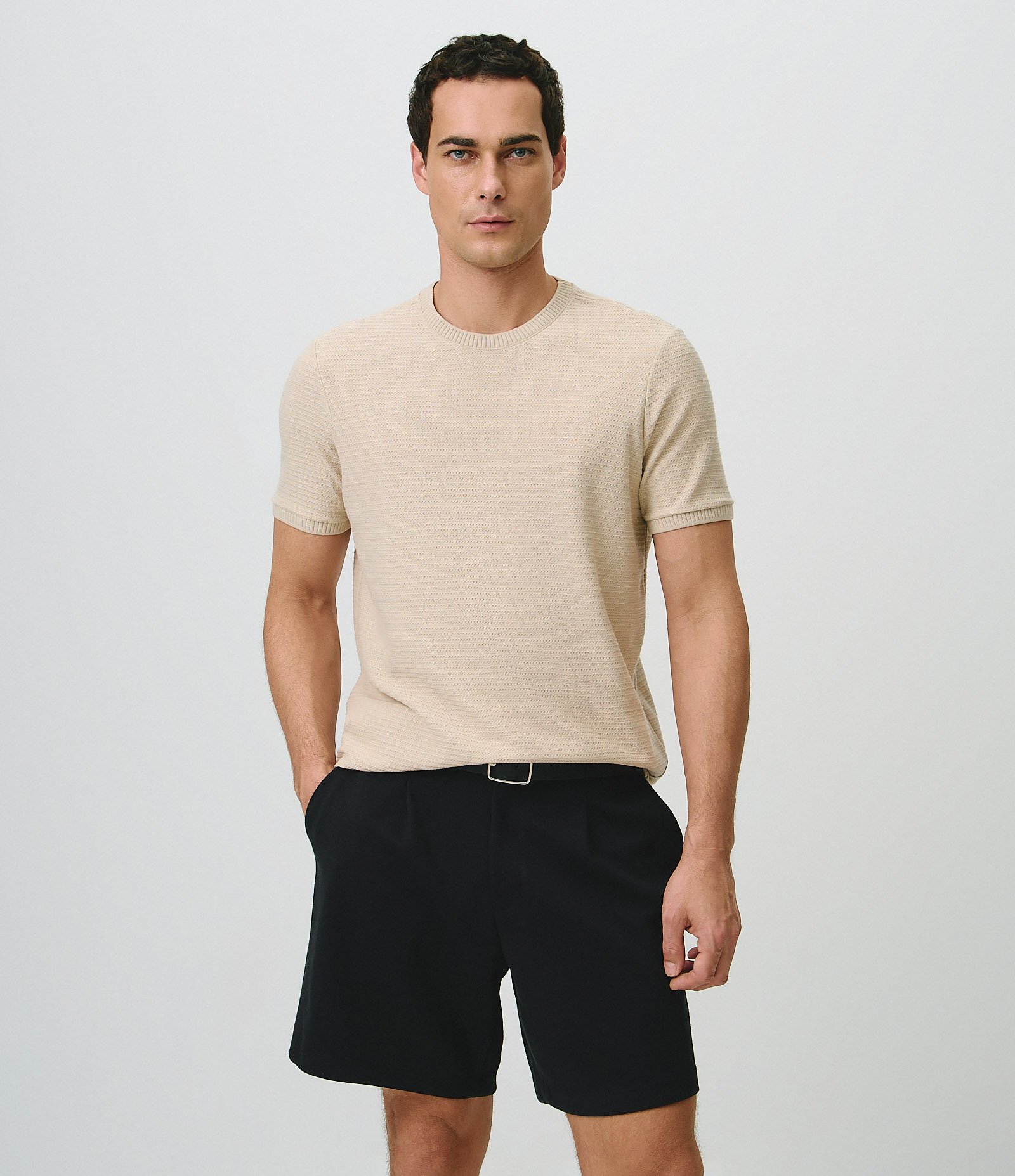 Camiseta Texturizada com Algodão e Gola Redonda Bege 1