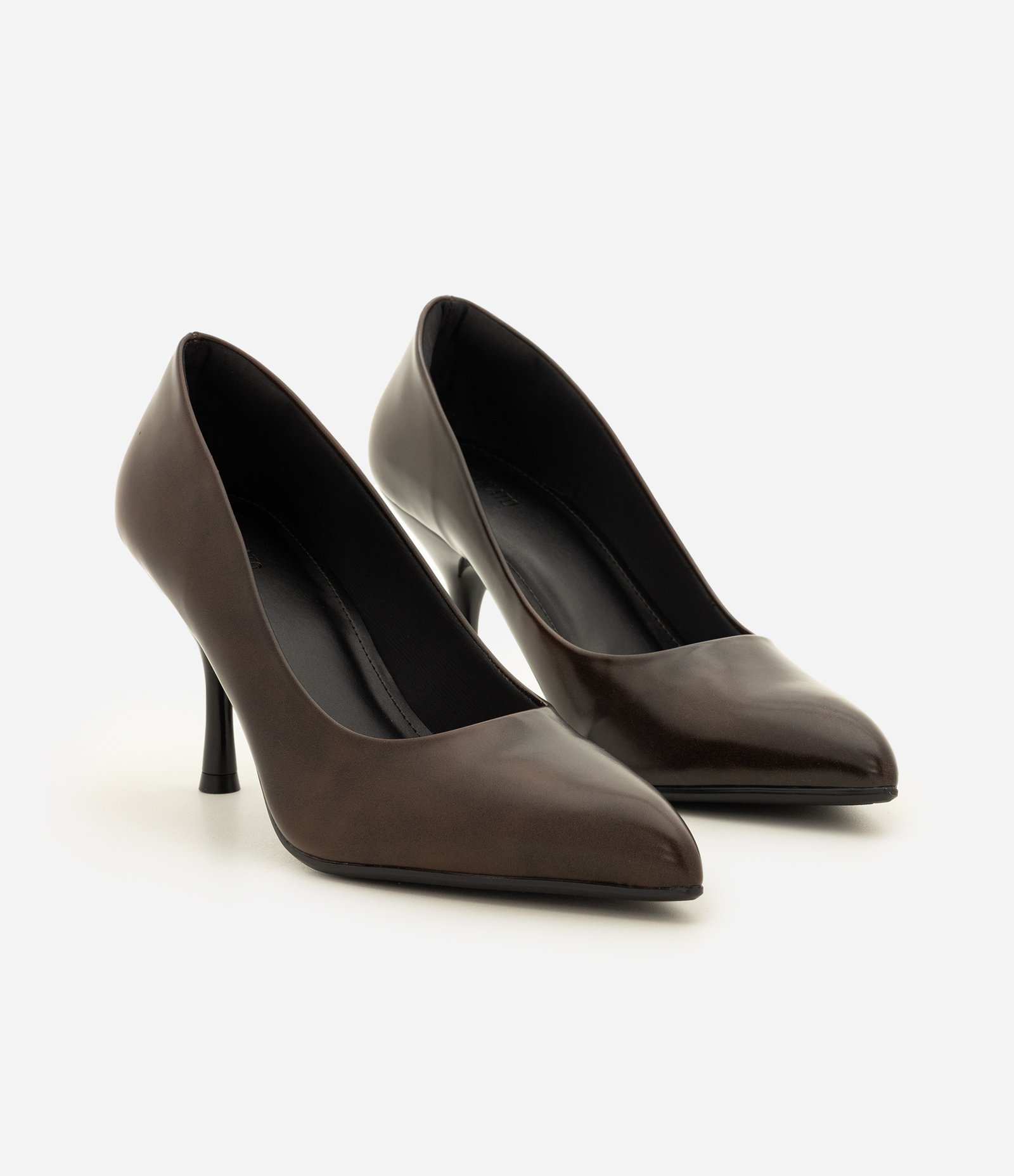 Sapato Scarpin em PU com Bico Fino Marrom 2