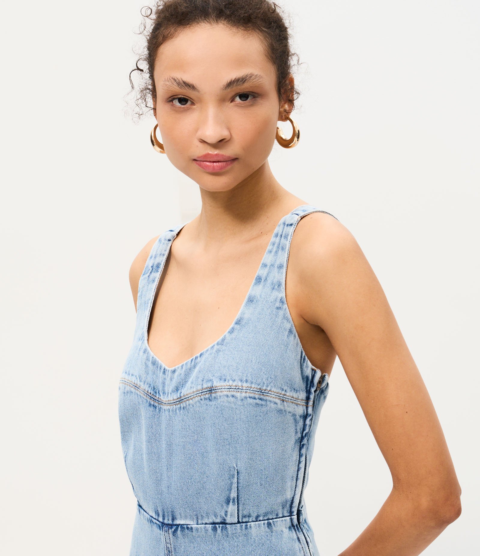 Macacão Longo em Jeans com Decote V e Amarração nas Costas Azul 3