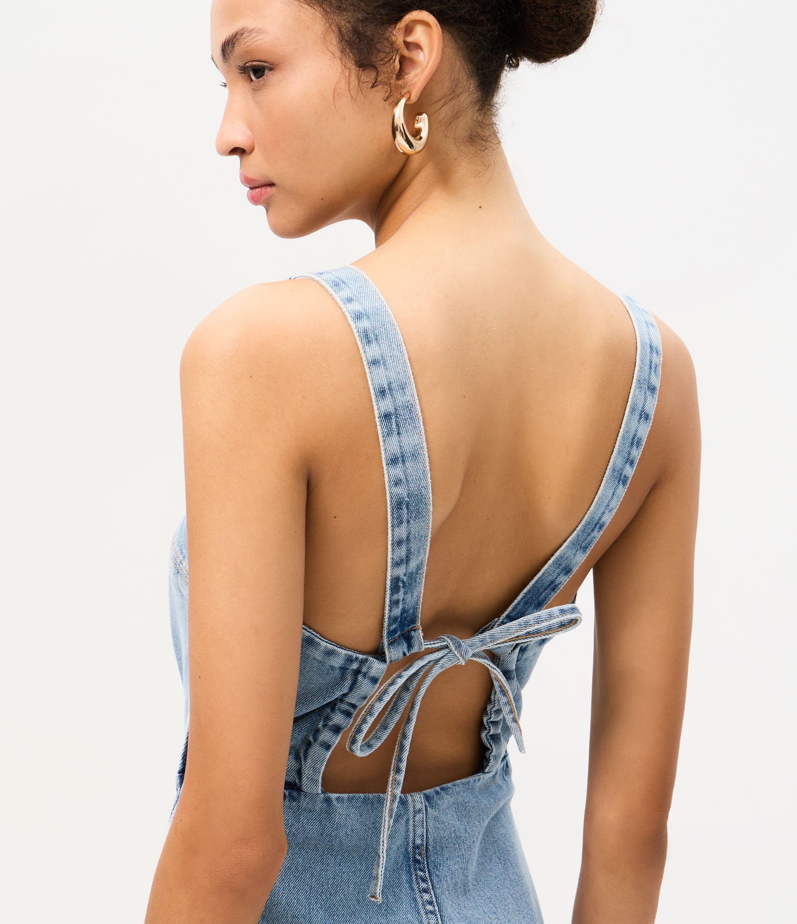 Macacão Longo em Jeans com Decote V e Amarração nas Costas Azul 4