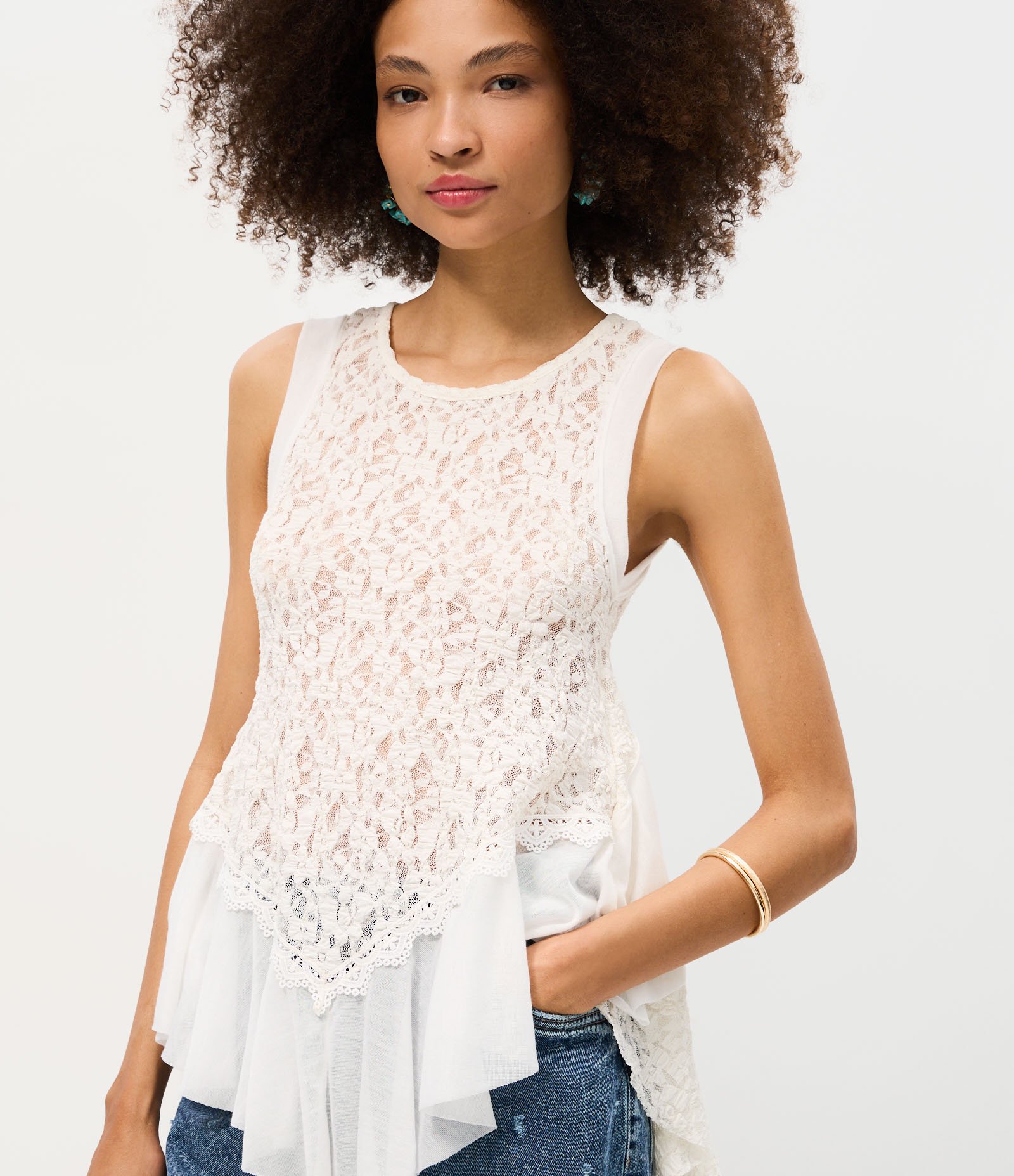 Blusa em Renda sem Mangas com Barra Mullet Branco 1